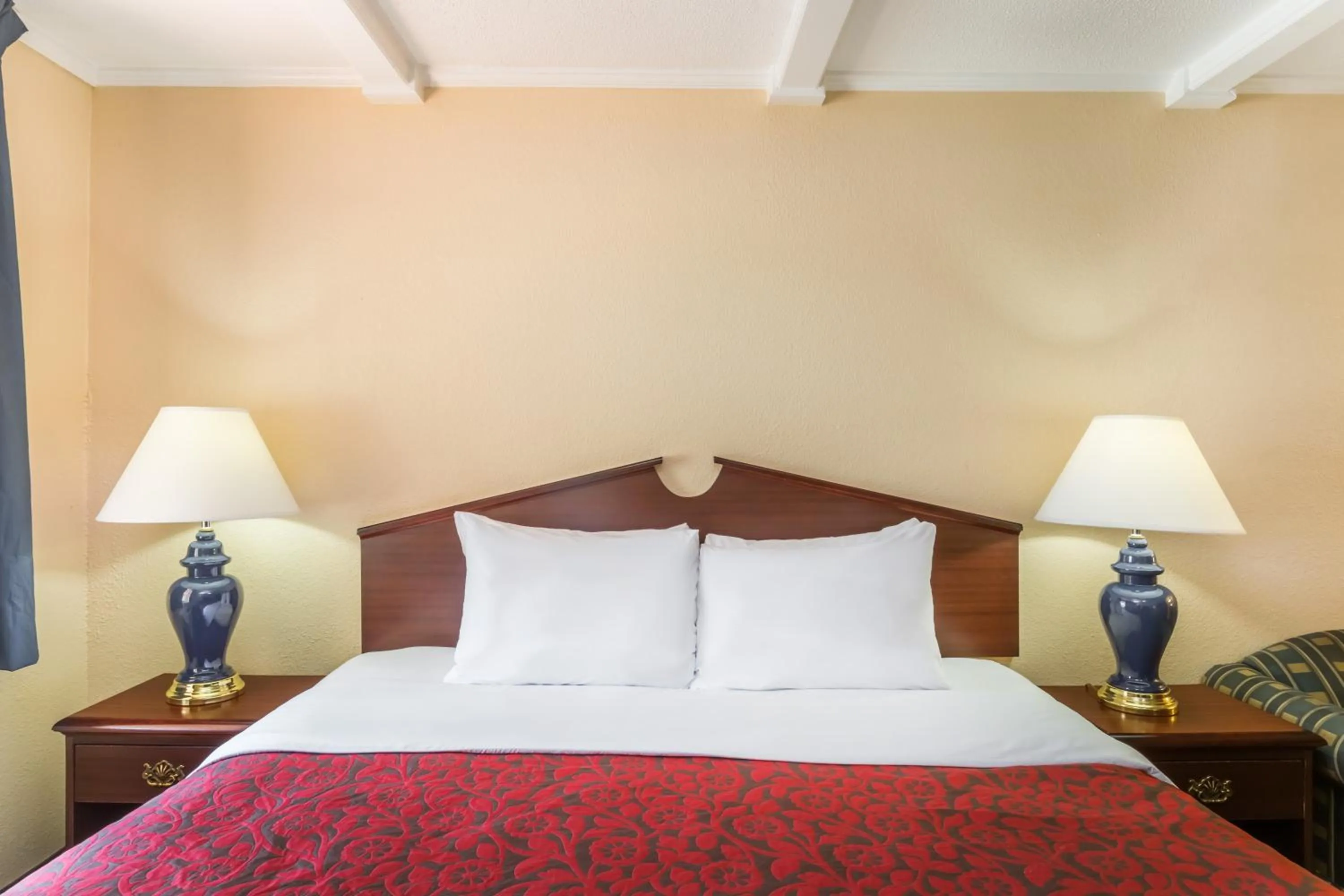 Bedroom, Bed in The Inn At Plantation