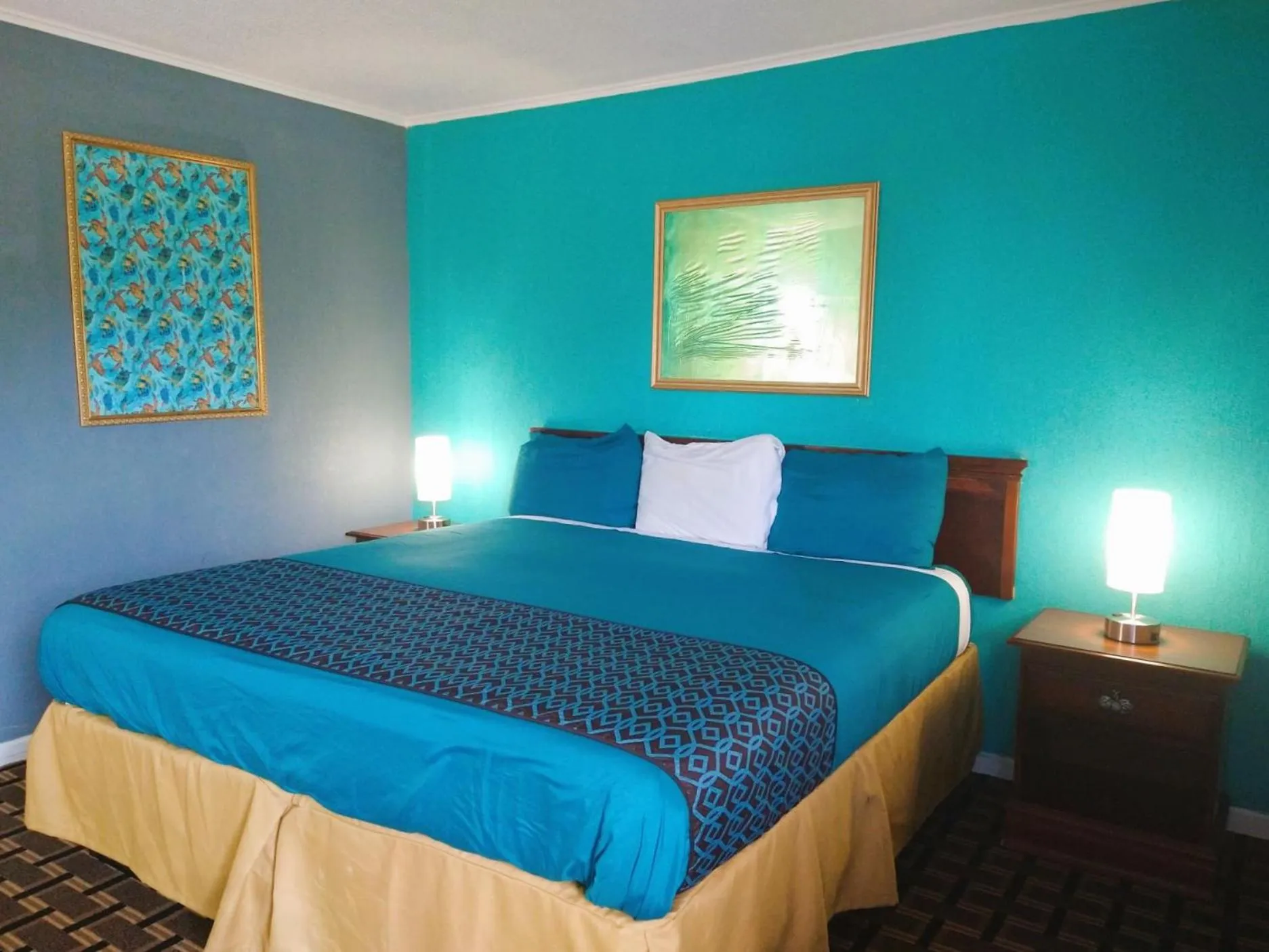 Bed in Grandview Plaza Inn