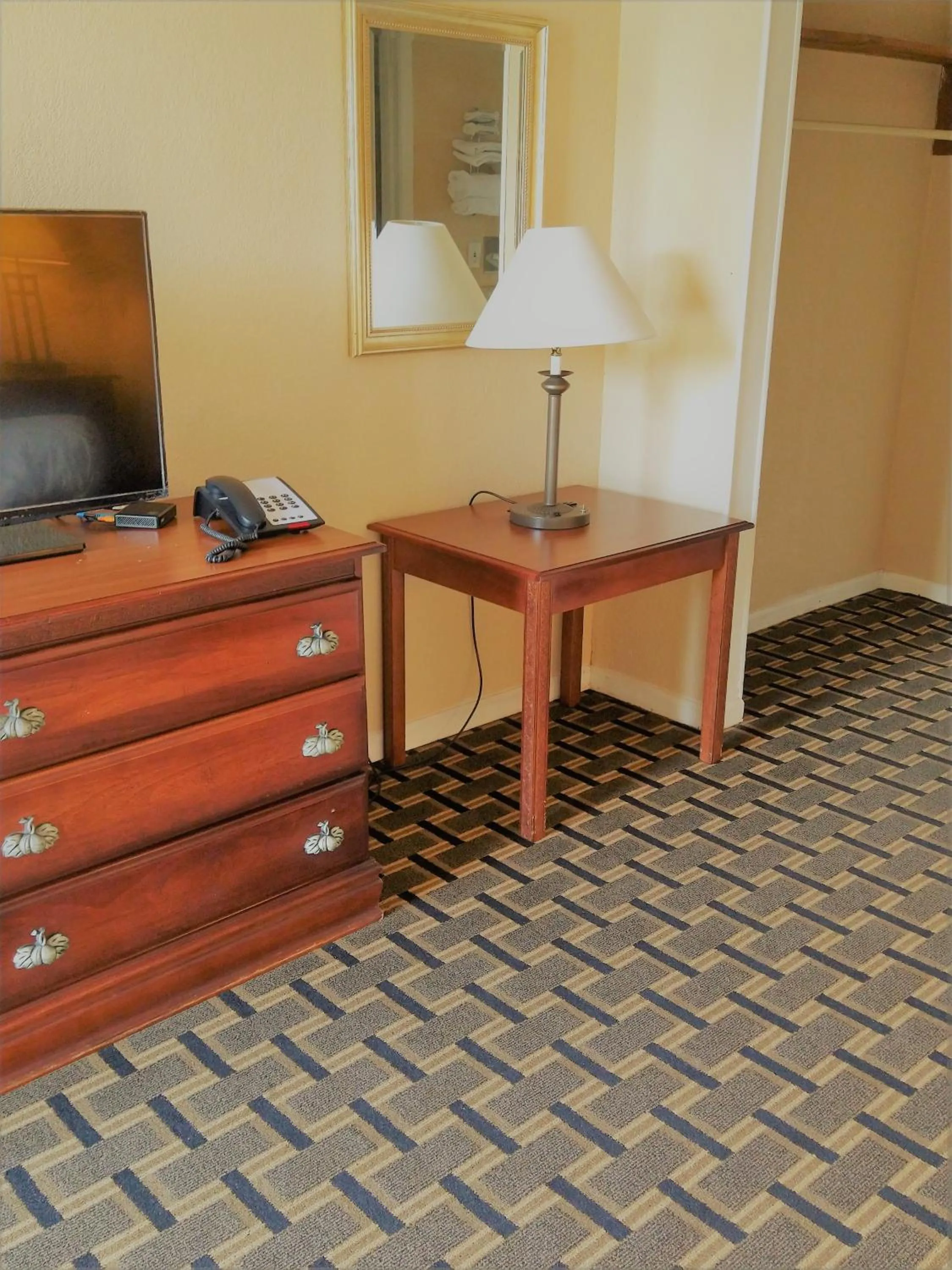 TV and multimedia in Grandview Plaza Inn