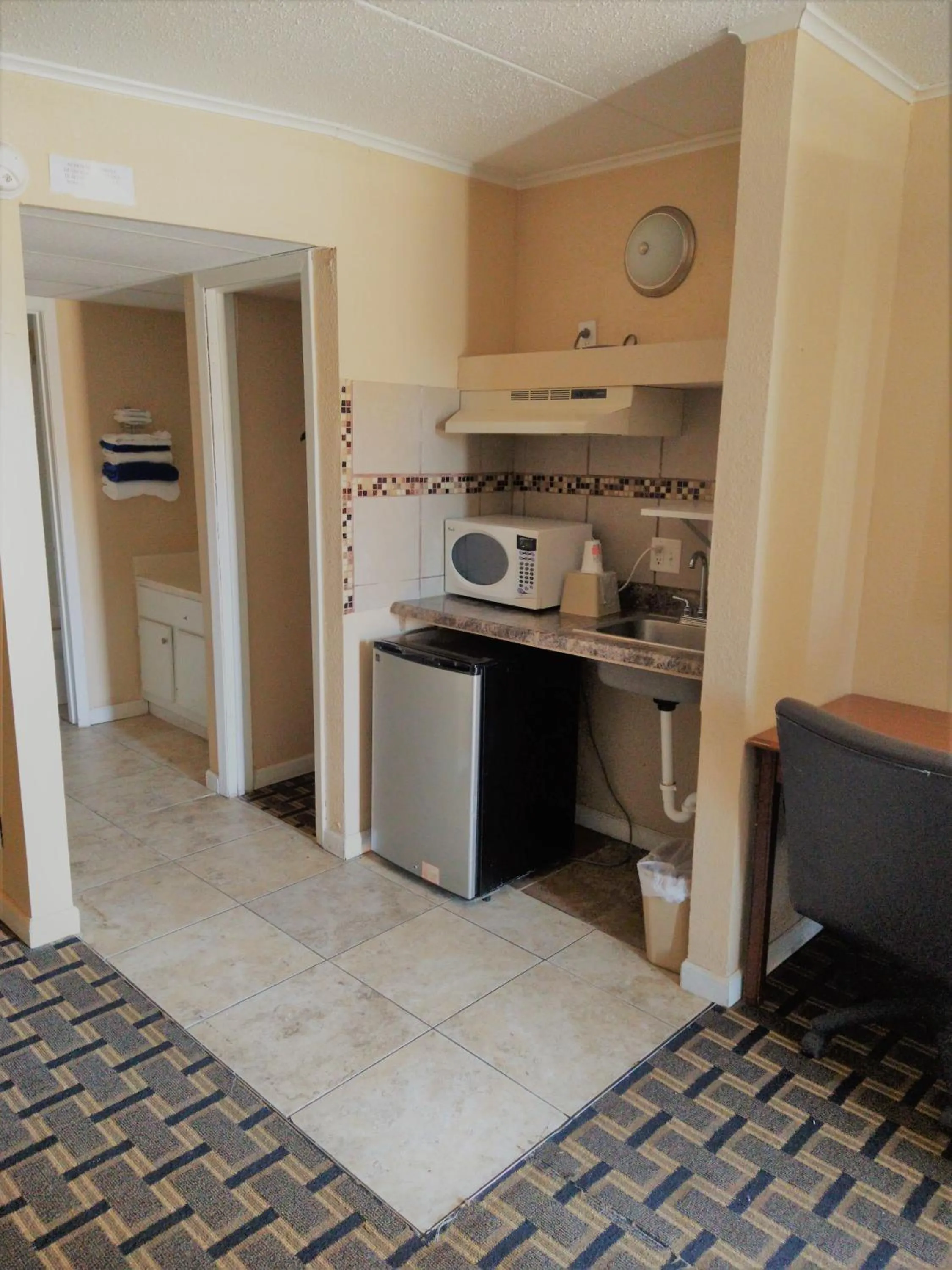 Kitchen or kitchenette in Grandview Plaza Inn