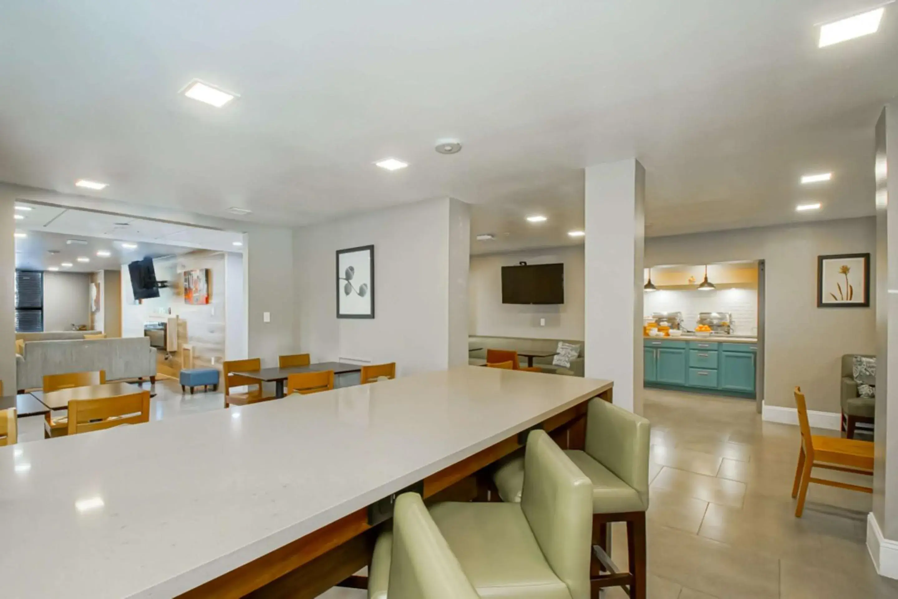 Breakfast in Country Inn & Suites by Radisson, New Orleans I-10 East, LA Breakfast in Country Inn & Suites by Radisson, New Orleans I-10 East, LA