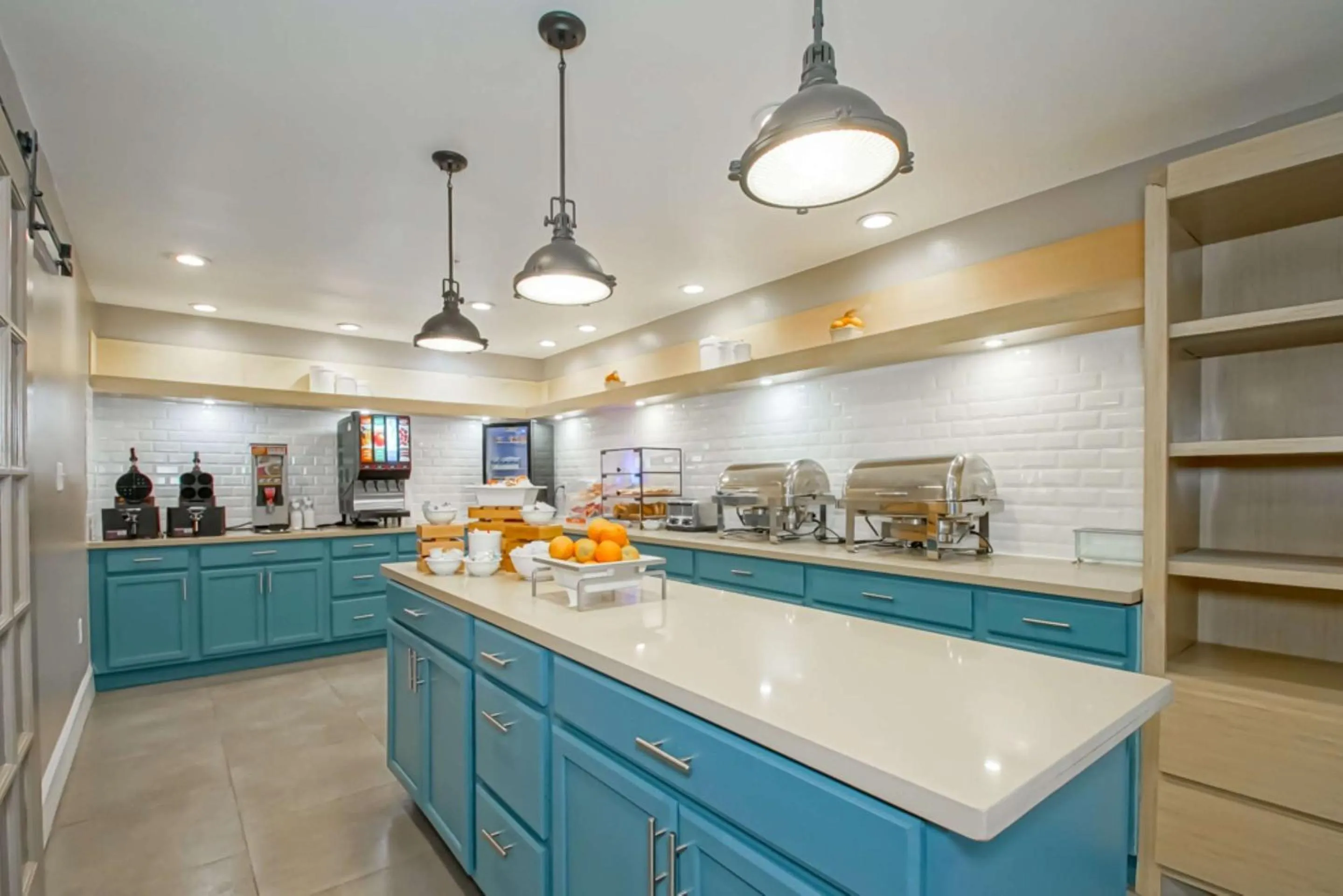 Breakfast in Country Inn & Suites by Radisson, New Orleans I-10 East, LA