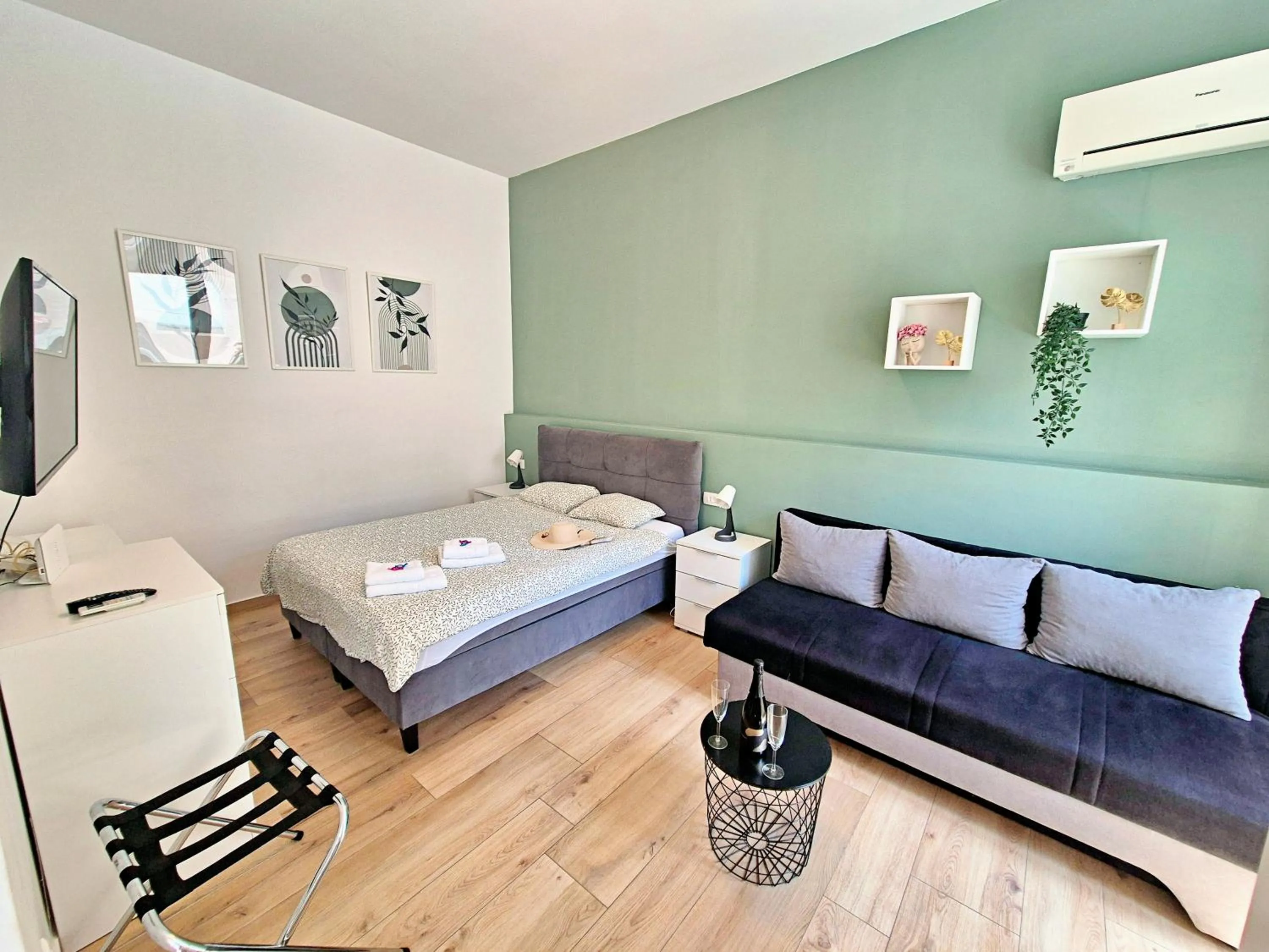 Lola's Place