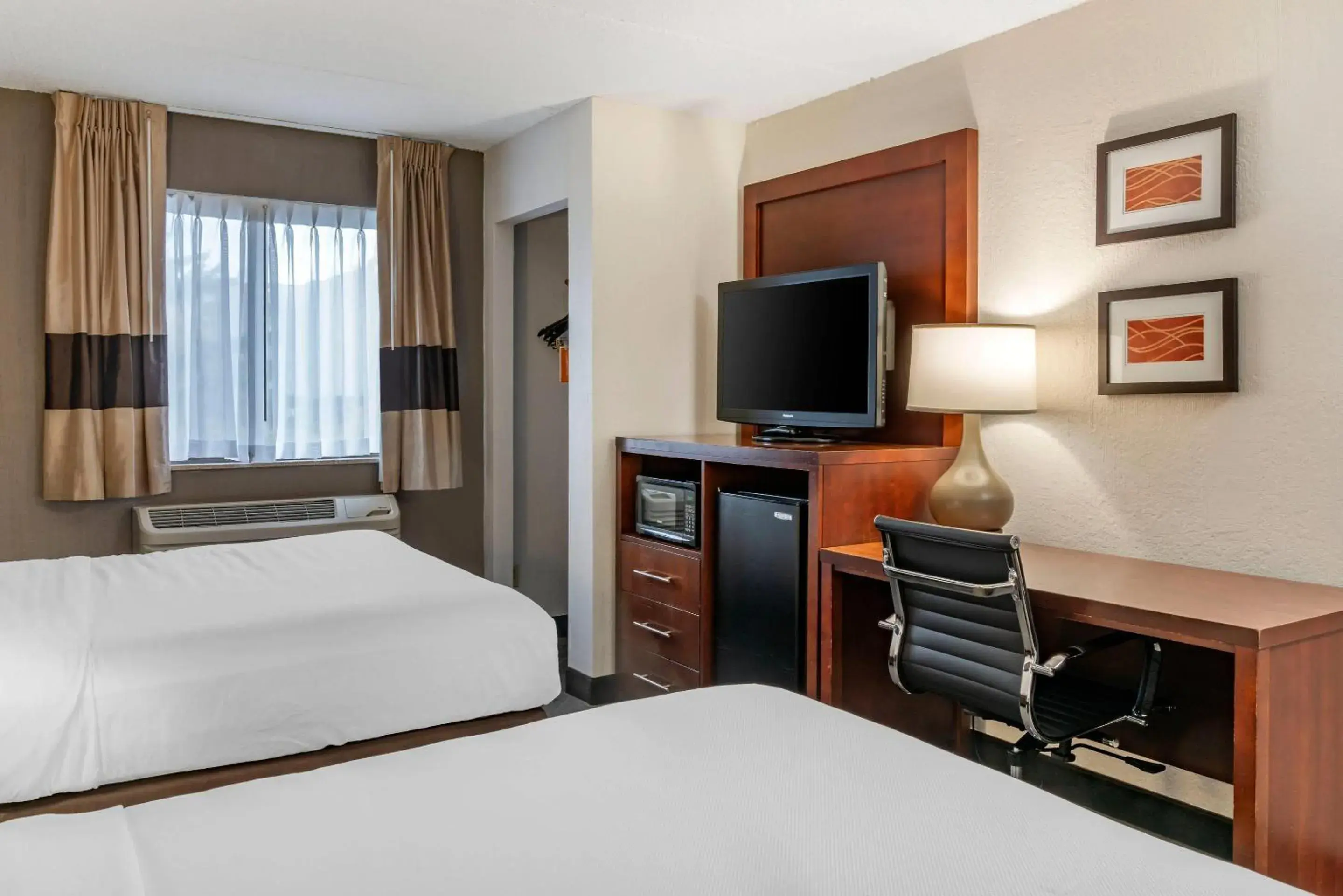 Bedroom, Bed in Comfort Inn University Bedroom, Bed in Comfort Inn University