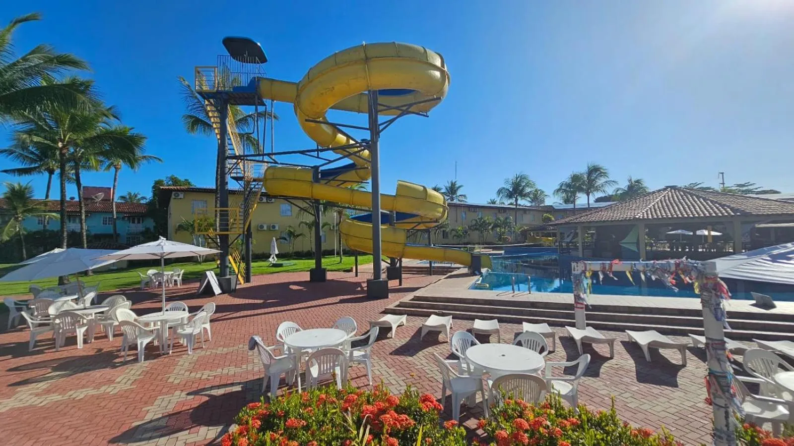 sunbed in JL Temporadas - Quarto Portobello Park Hotel