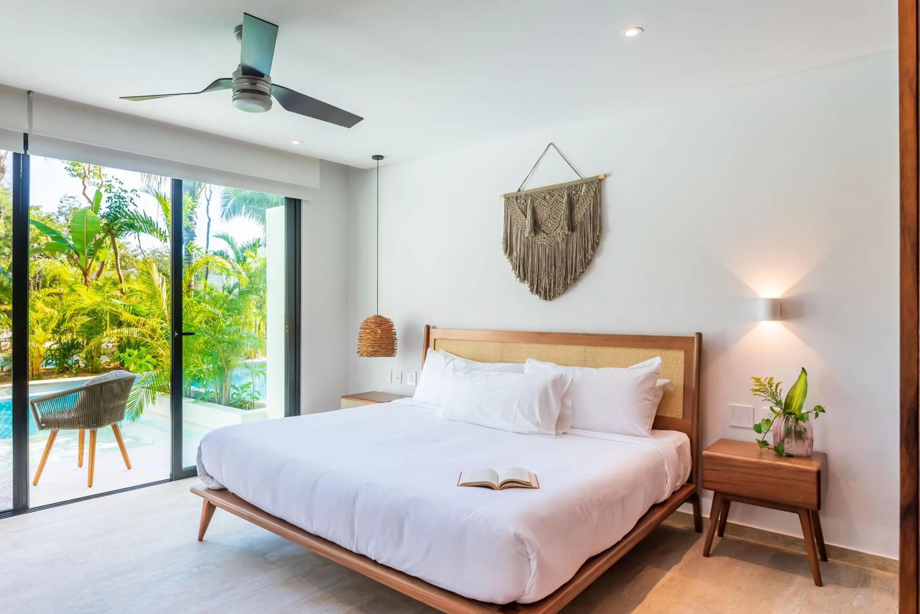 Bedroom, Bed in Central Park Lagunas by Sandy Powerful