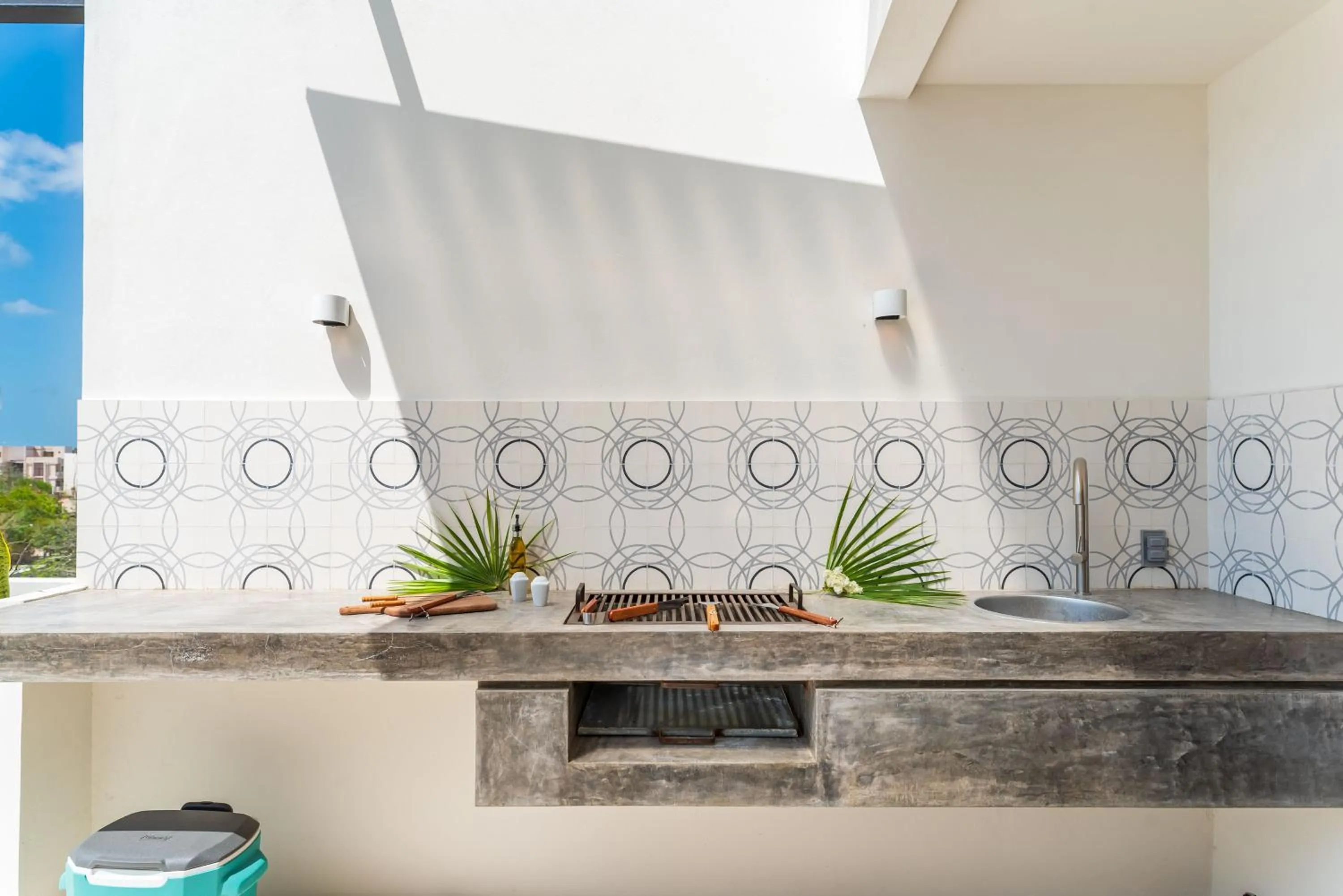 Balcony/Terrace in Central Park Lagunas by Sandy Powerful