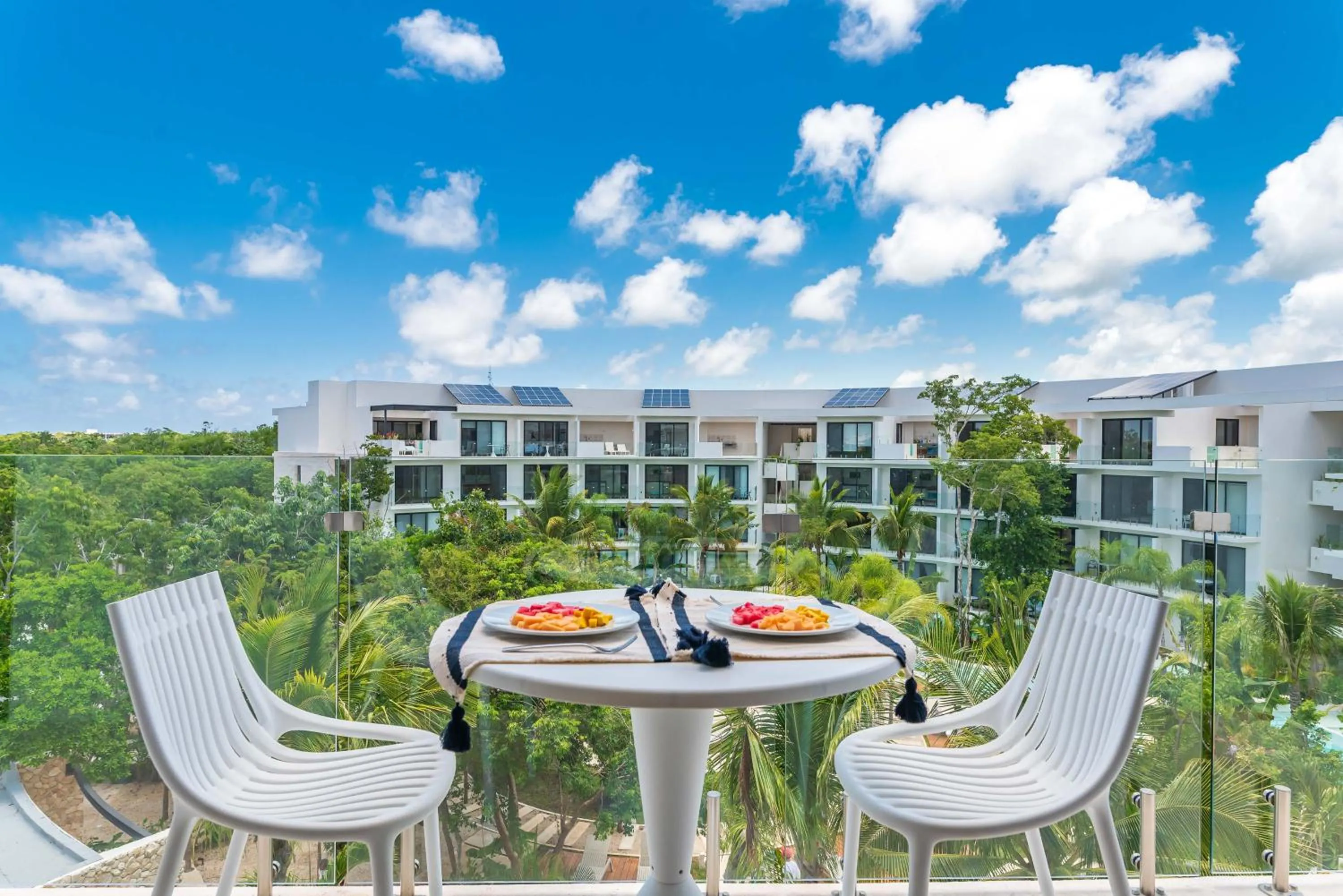 Balcony/Terrace in Central Park Lagunas by Sandy Powerful