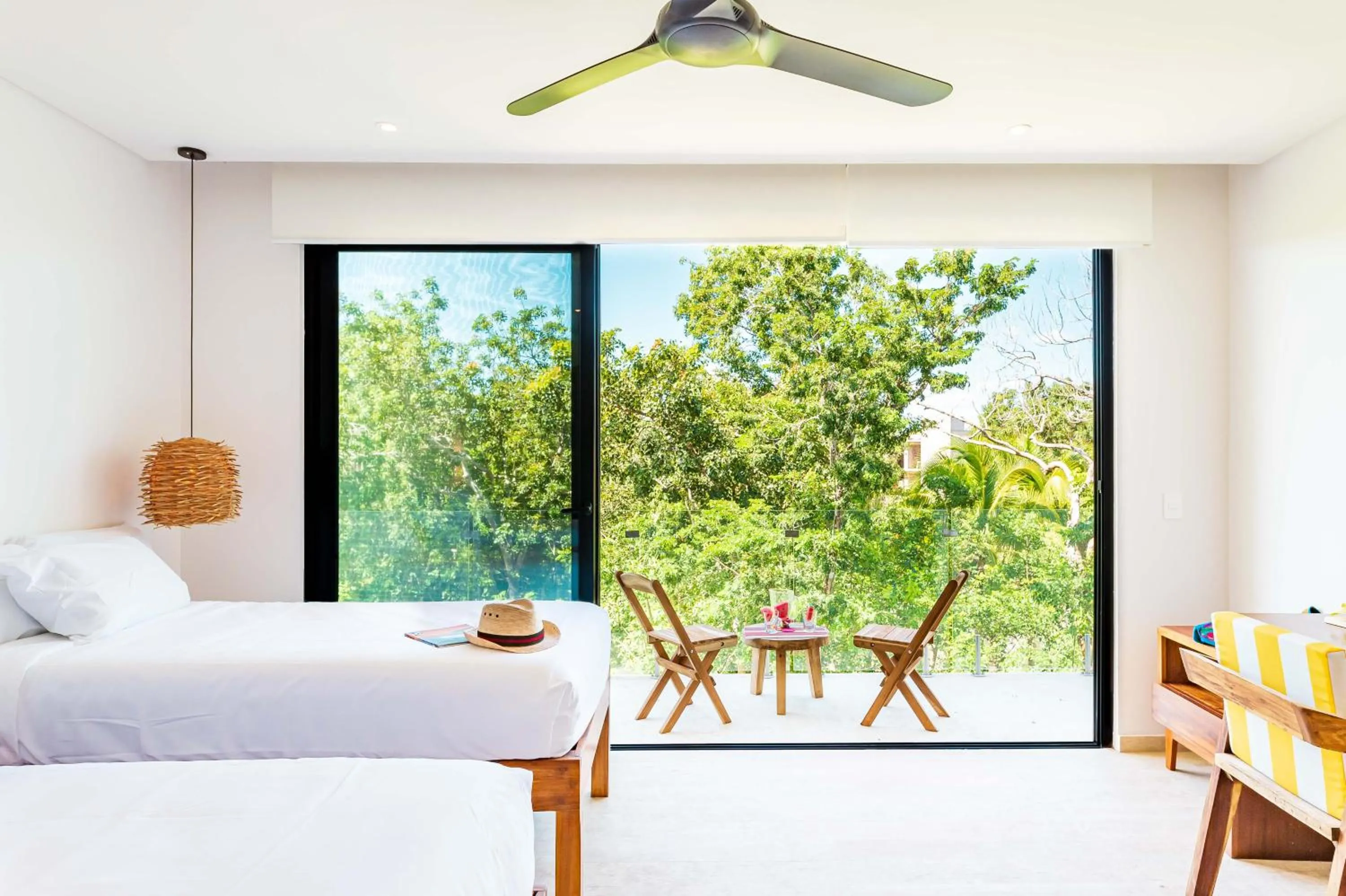 Bedroom, Bed in Central Park Lagunas by Sandy Powerful