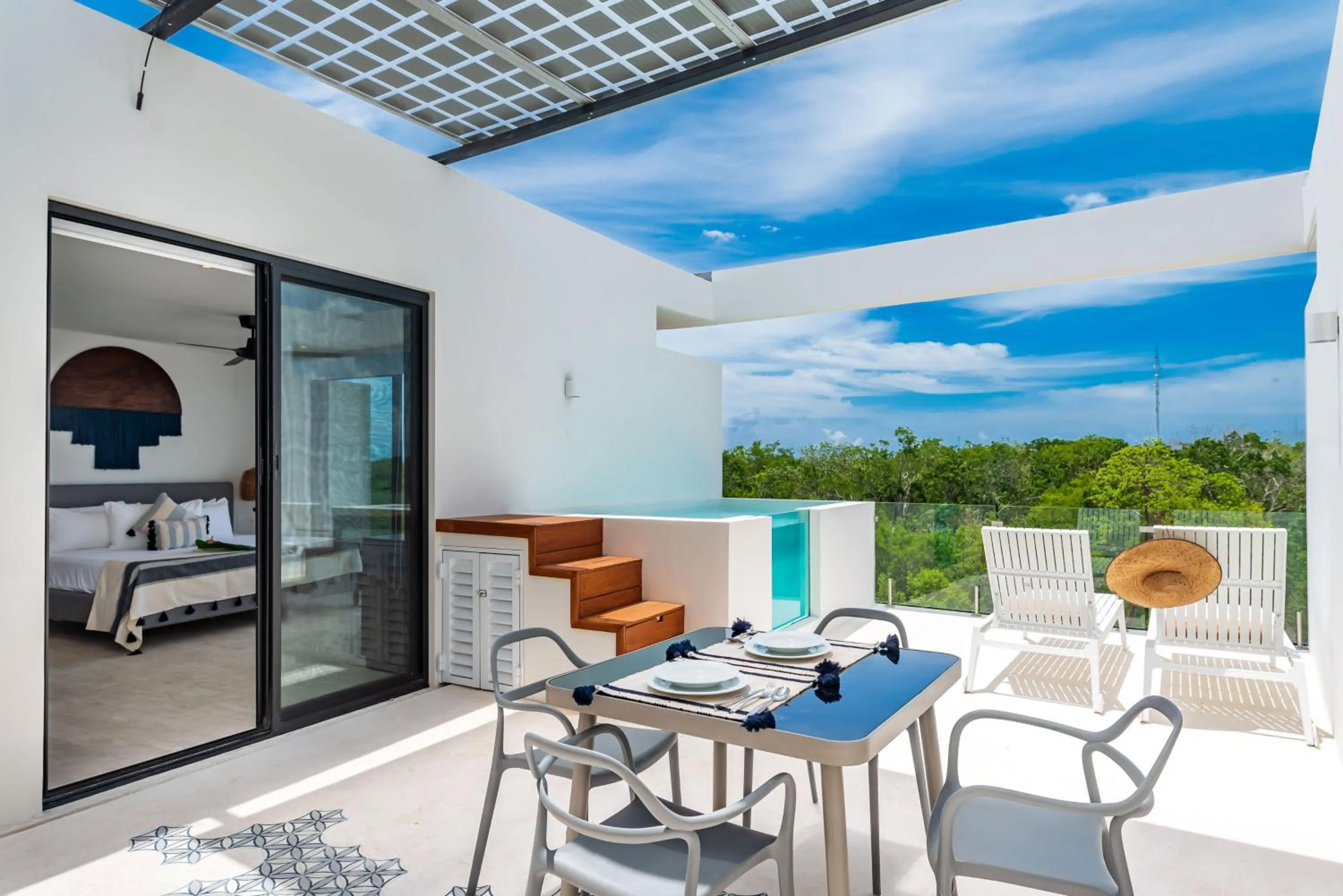 Balcony/Terrace in Central Park Lagunas by Sandy Powerful