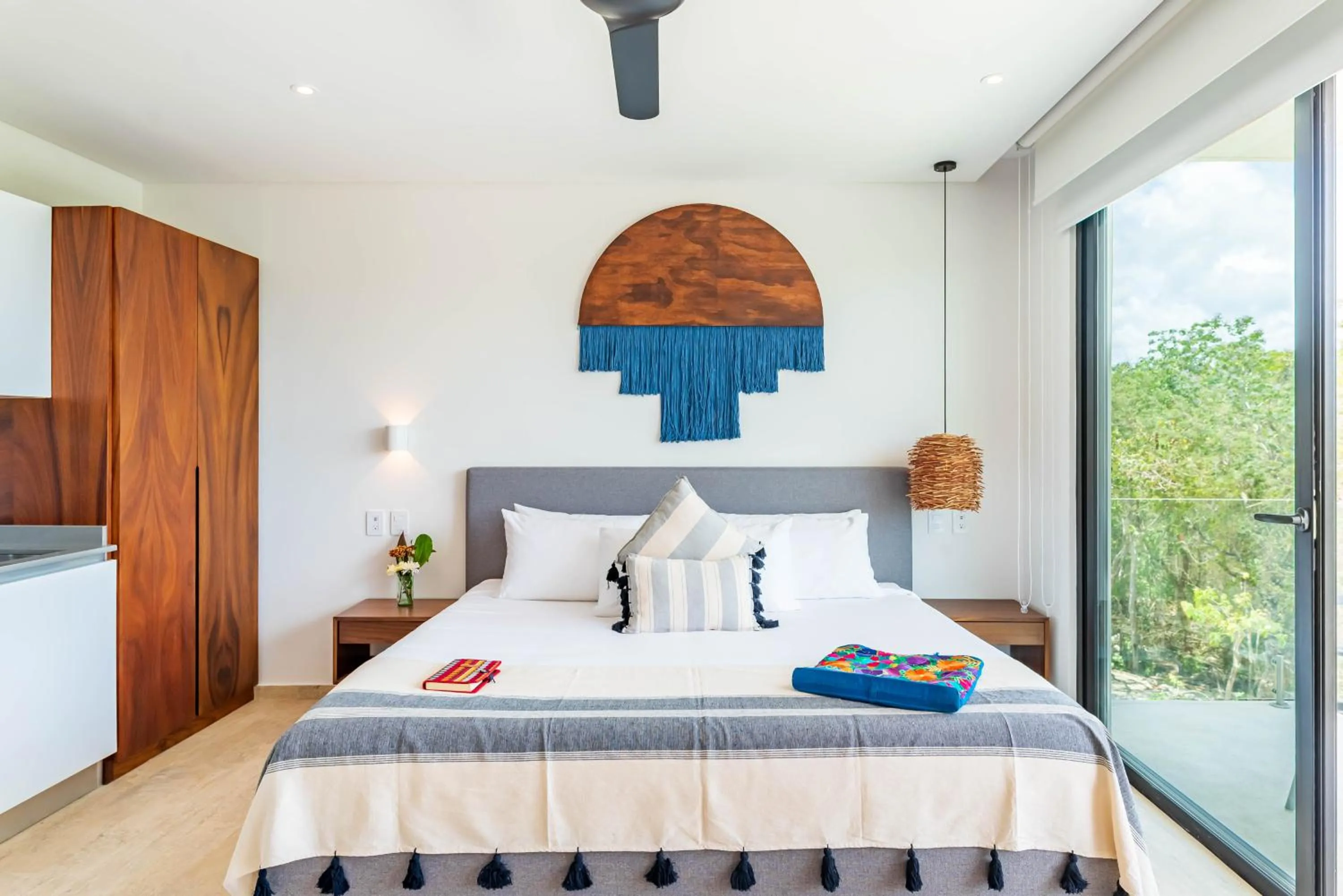 Bedroom, Bed in Central Park Lagunas by Sandy Powerful