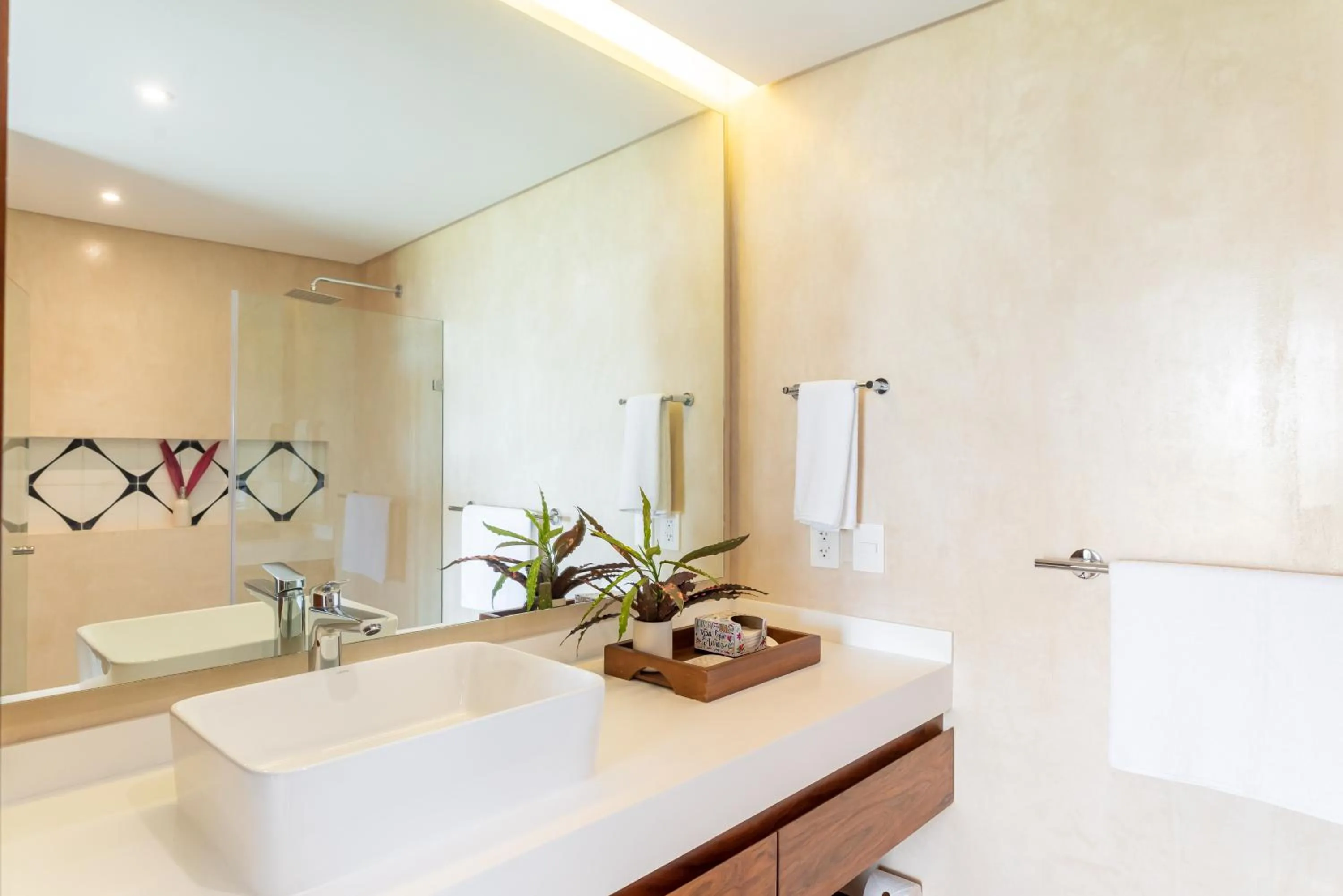 Bathroom in Central Park Lagunas by Sandy Powerful