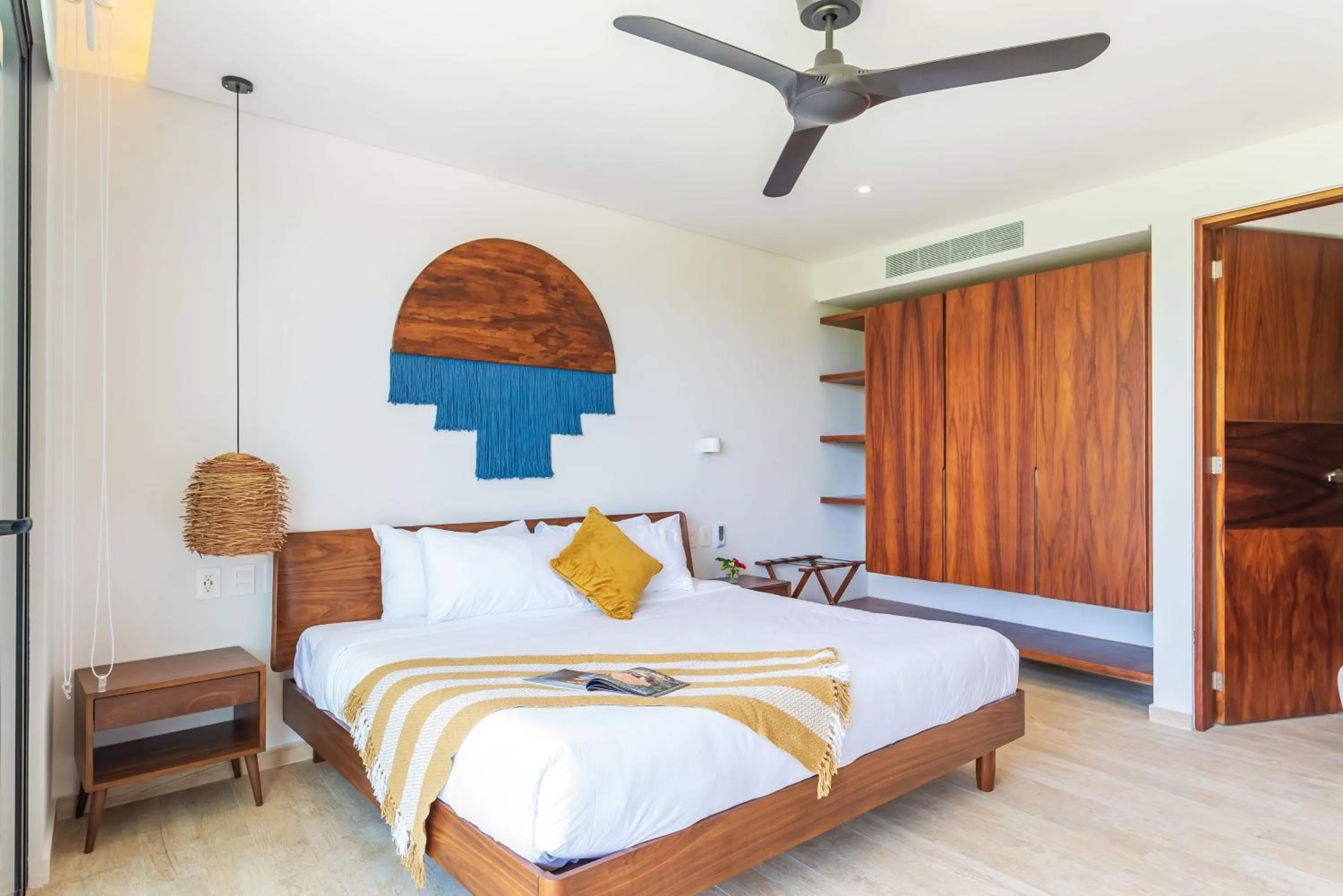 Bedroom, Bed in Central Park Lagunas by Sandy Powerful