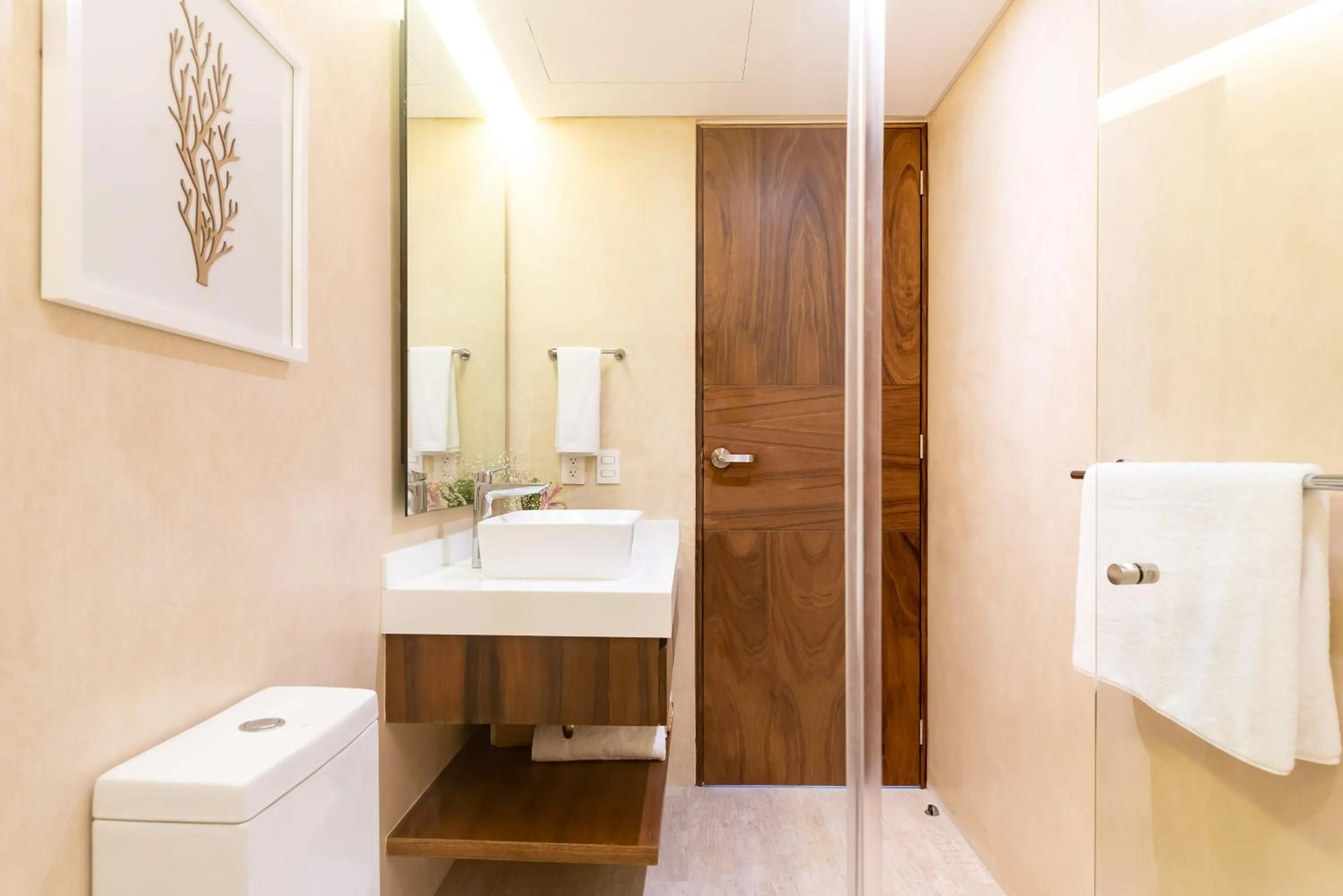 Bathroom in Central Park Lagunas by Sandy Powerful