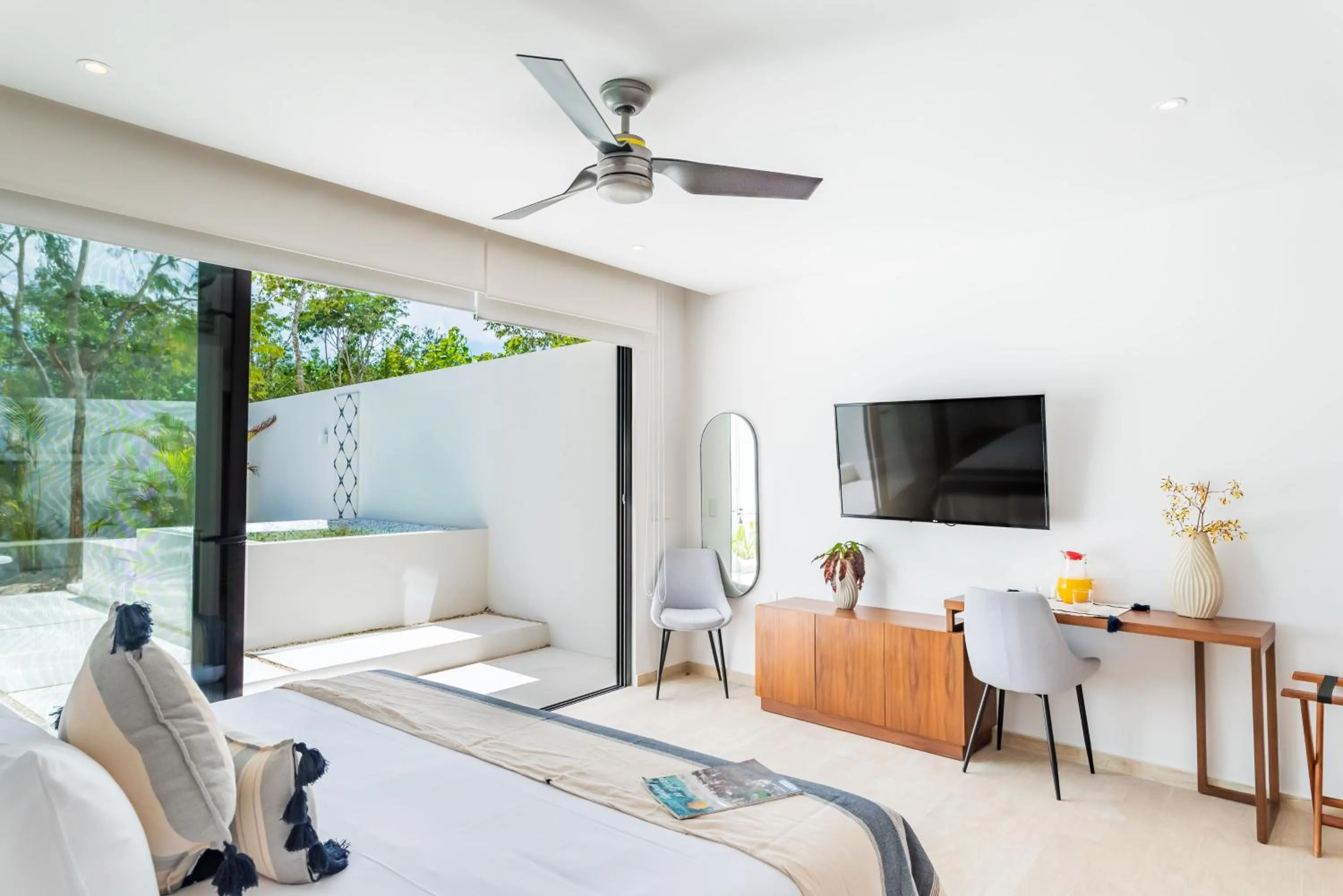 Bedroom, Bed in Central Park Lagunas by Sandy Powerful