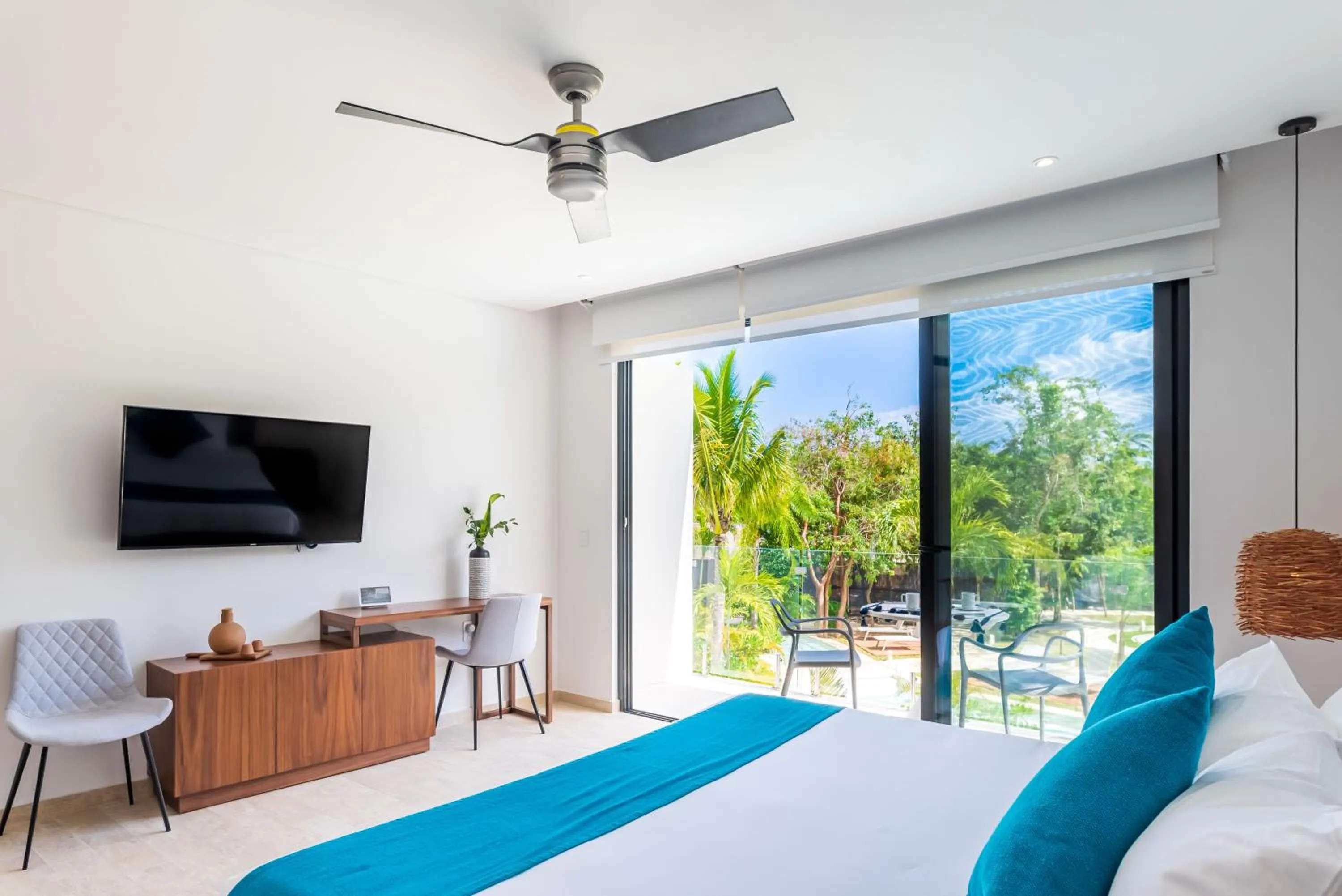 Bedroom, Bed in Central Park Lagunas by Sandy Powerful