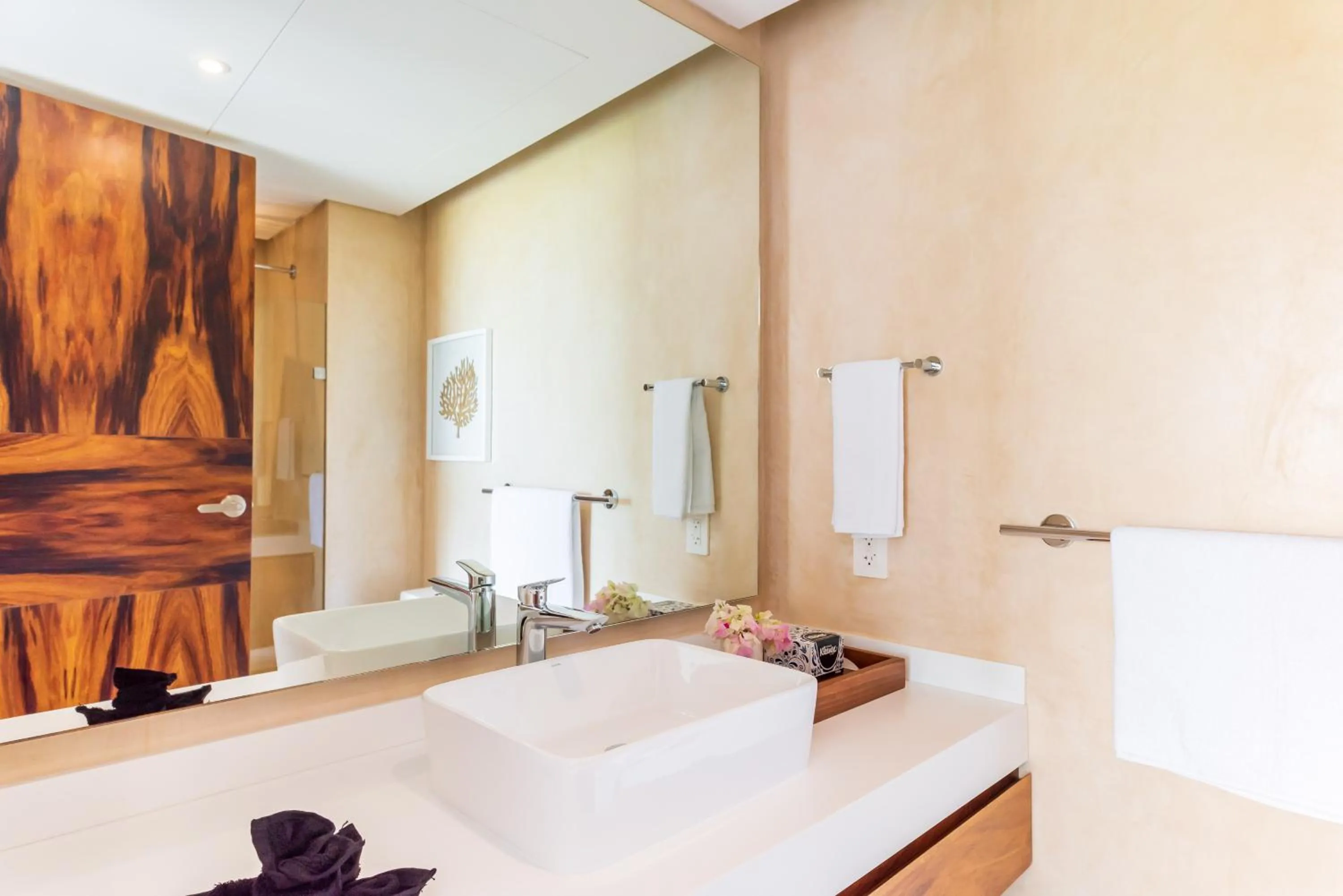 Bathroom in Central Park Lagunas by Sandy Powerful