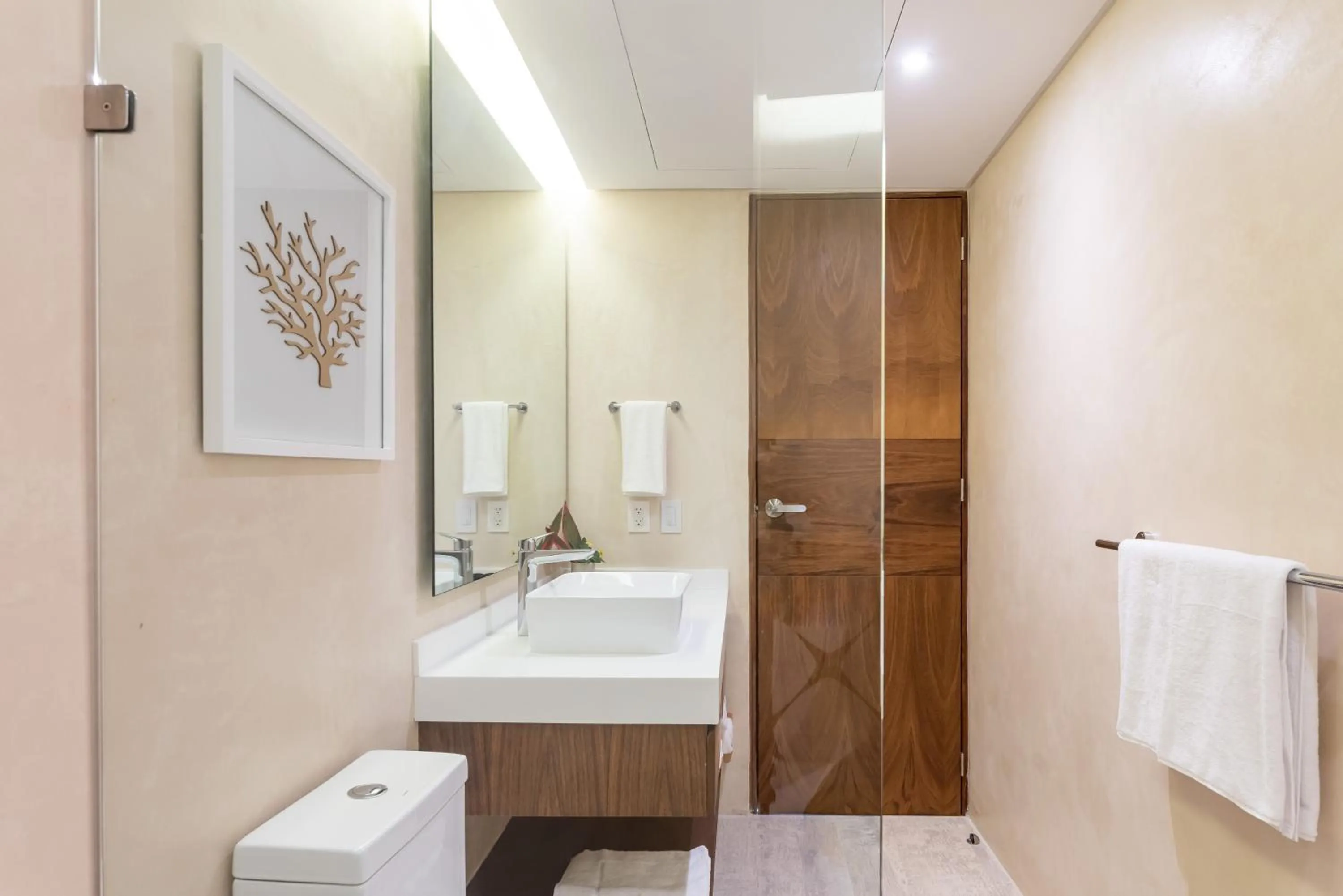 Bathroom in Central Park Lagunas by Sandy Powerful