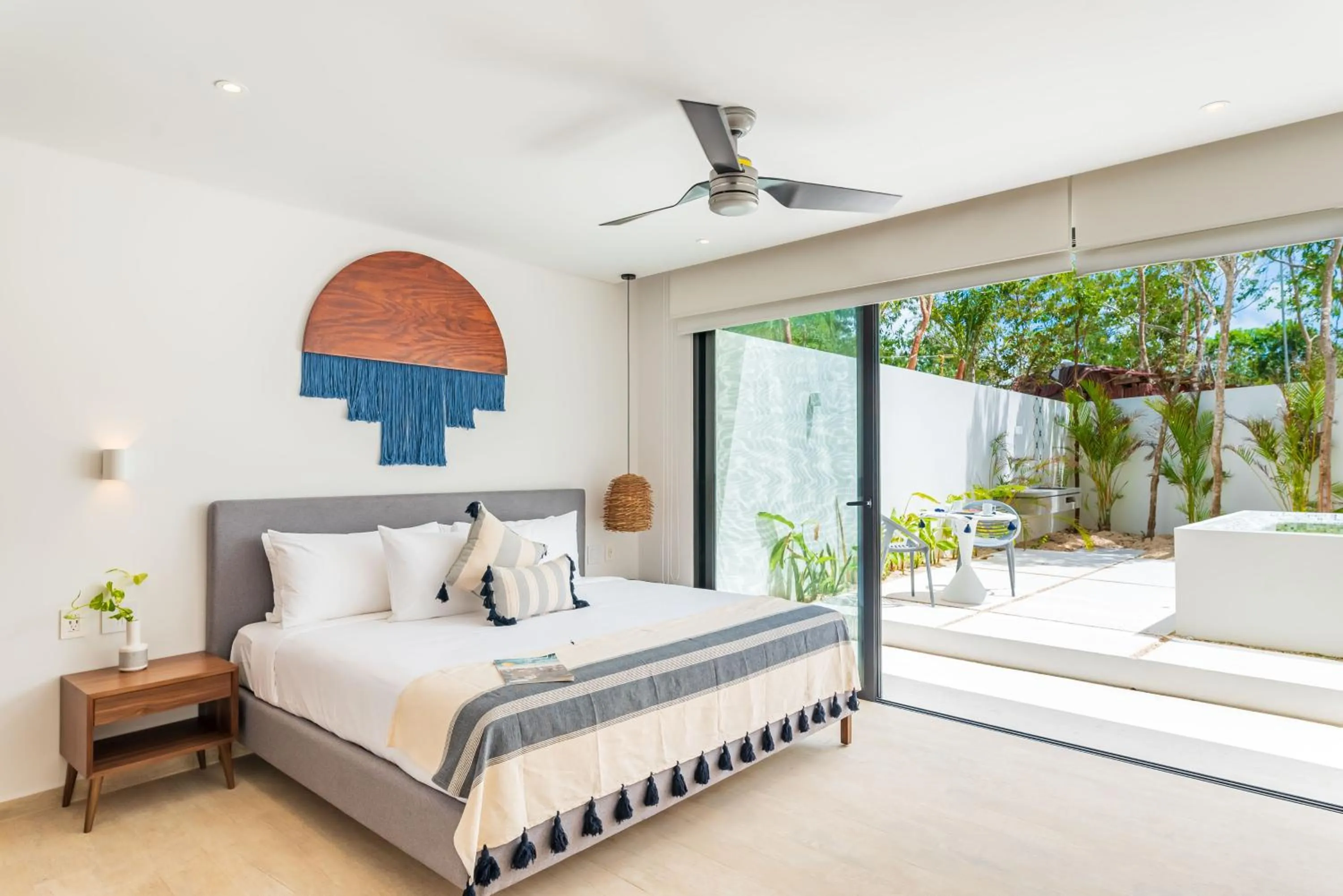 Bedroom, Bed in Central Park Lagunas by Sandy Powerful