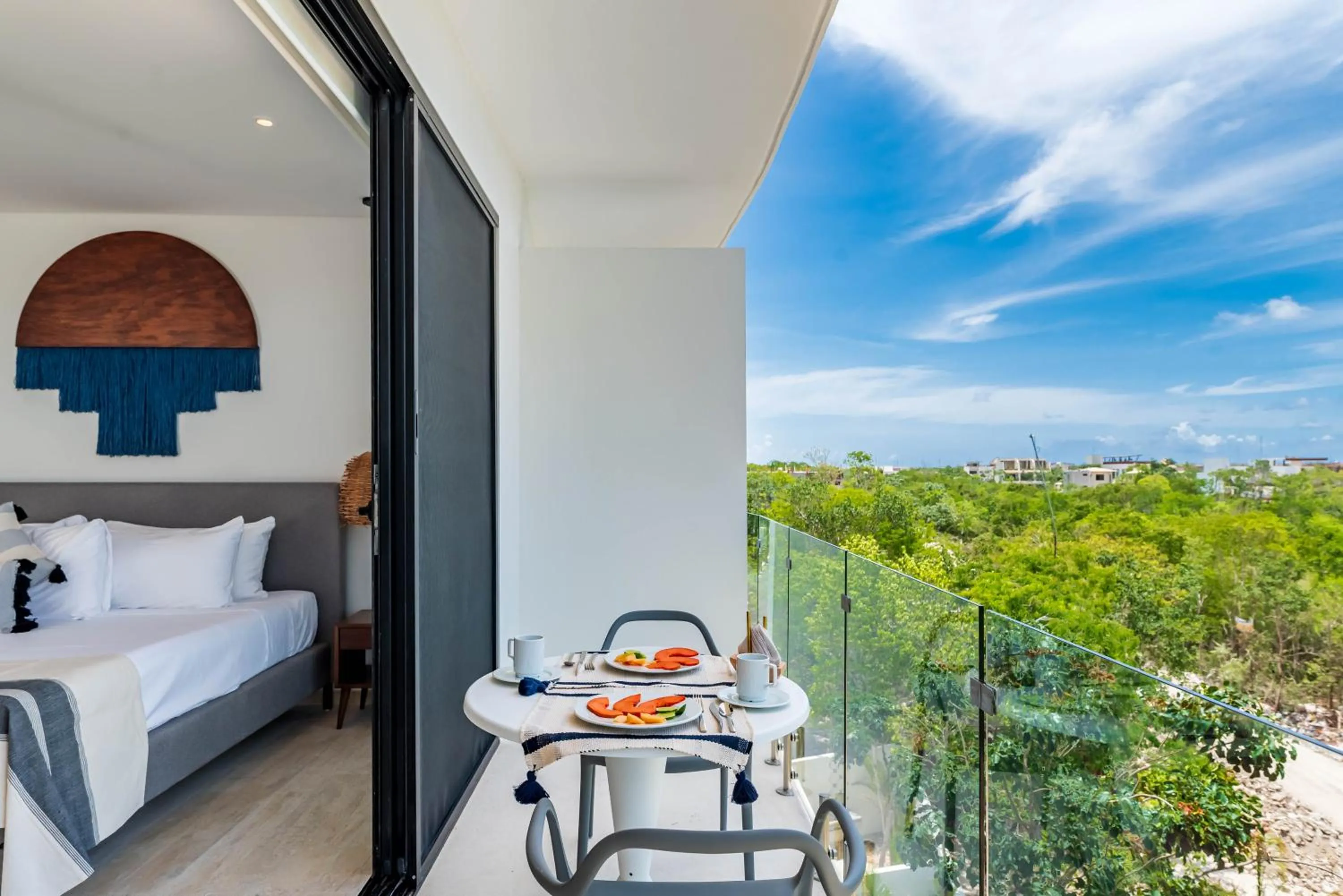 Balcony/Terrace, Bed in Central Park Lagunas by Sandy Powerful