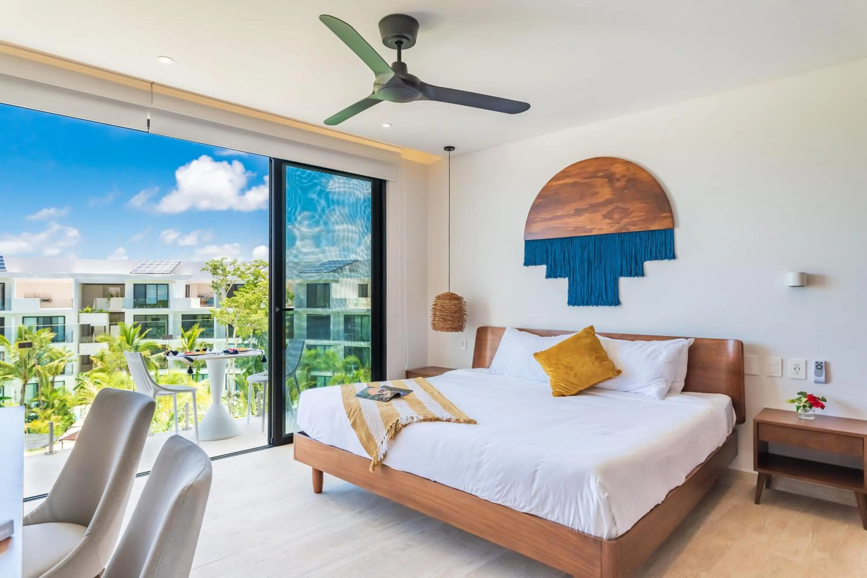 Bedroom, Bed in Central Park Lagunas by Sandy Powerful