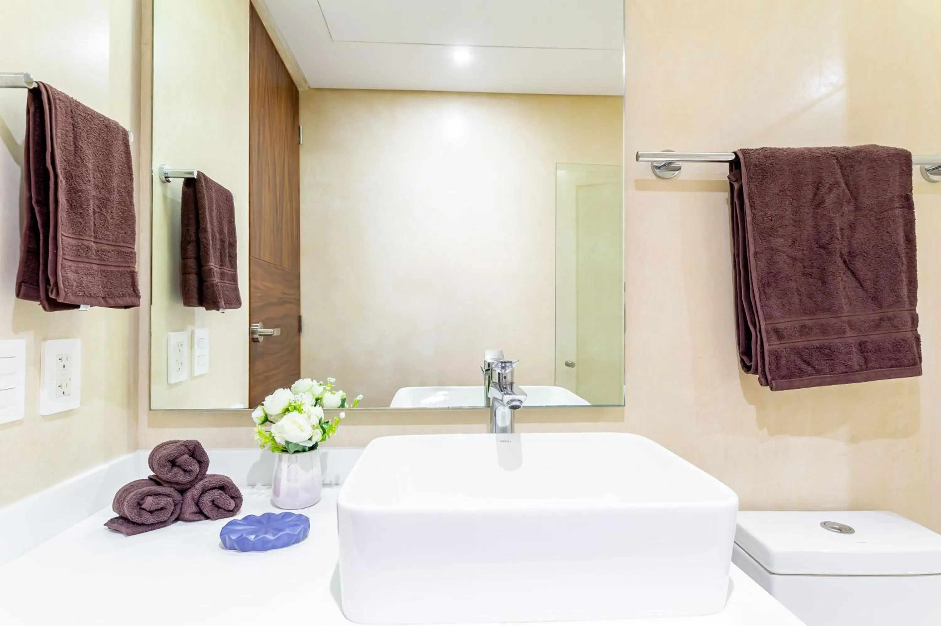 Bathroom in Central Park Lagunas by Sandy Powerful