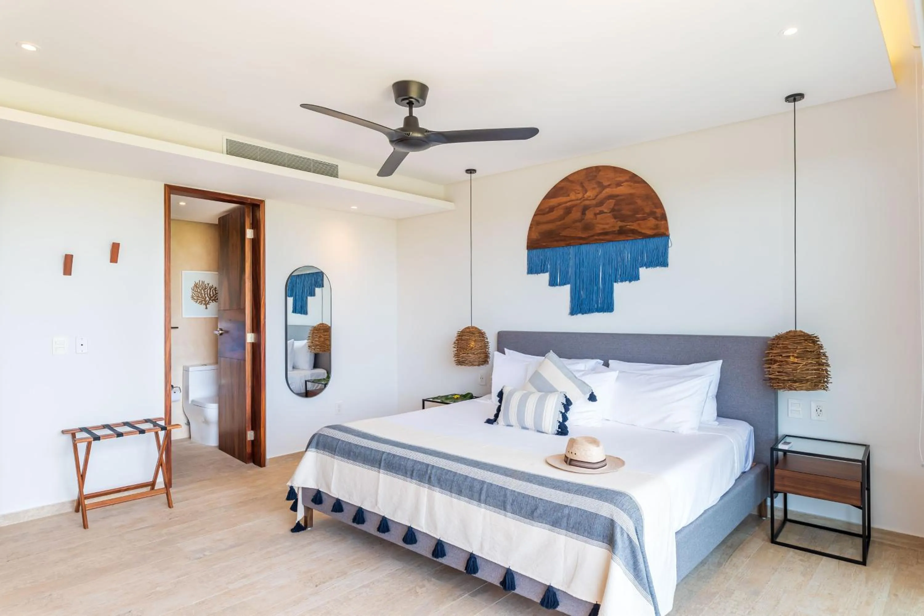 Bedroom, Bed in Central Park Lagunas by Sandy Powerful