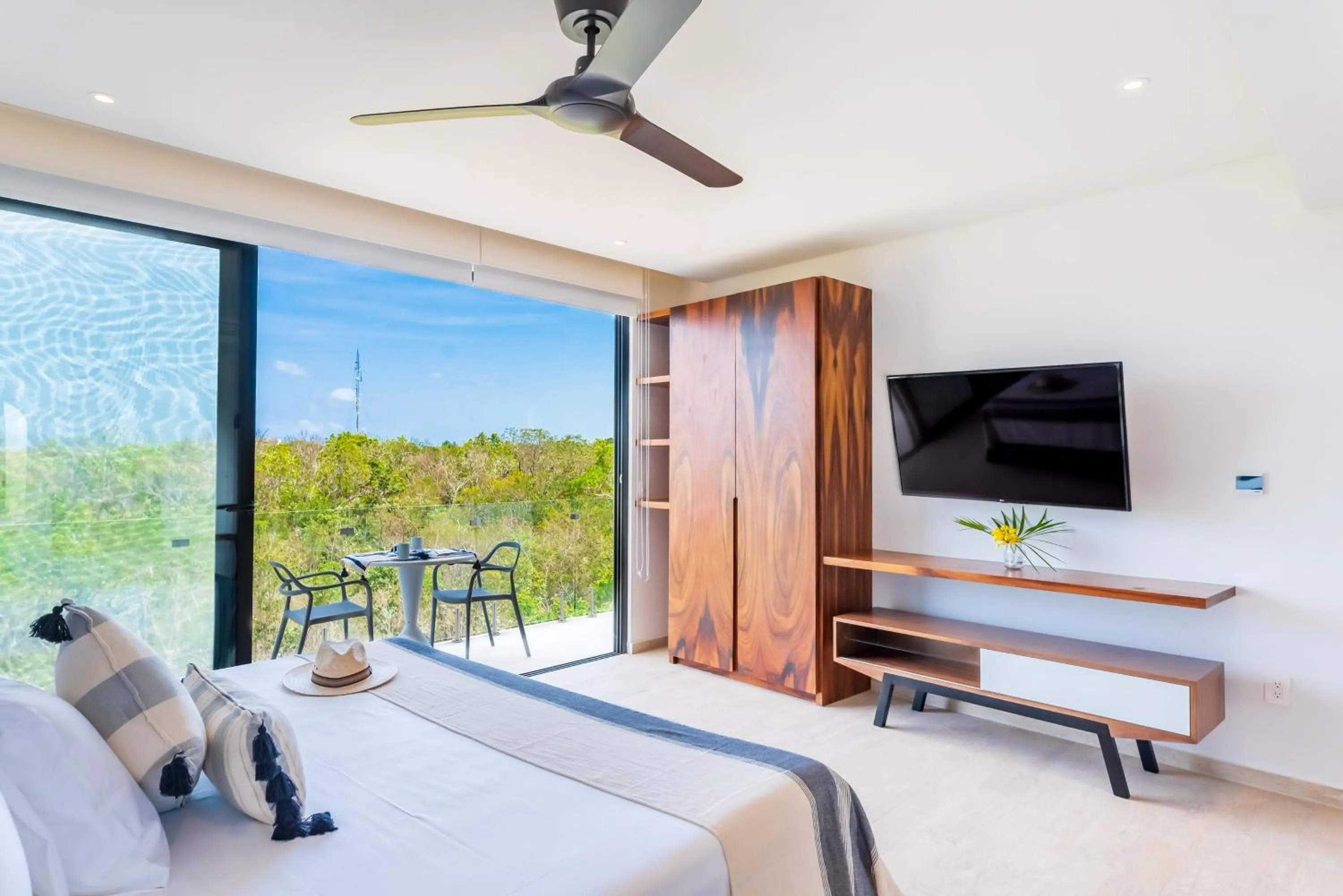 Living room in Central Park Lagunas by Sandy Powerful