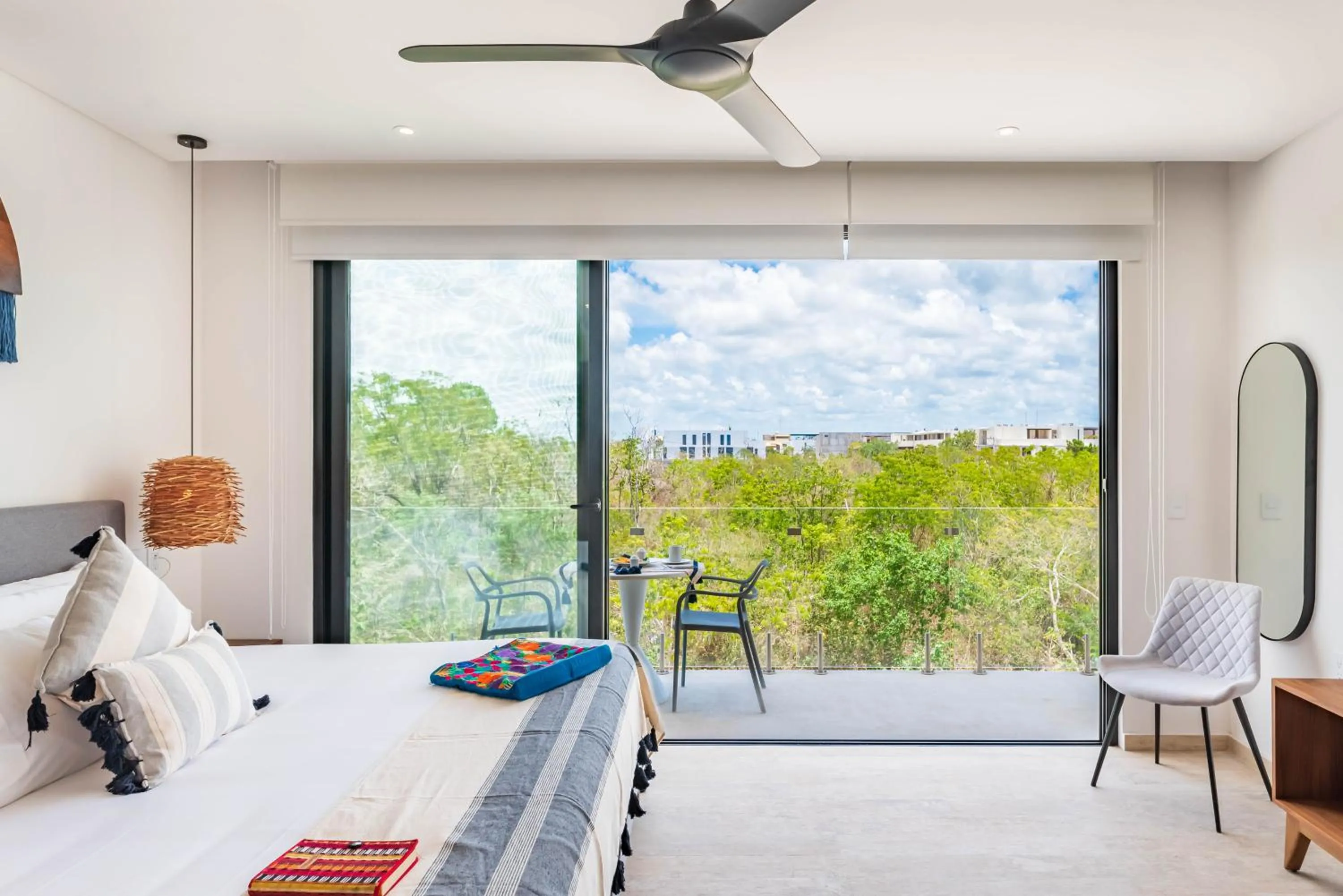 Bedroom, Bed in Central Park Lagunas by Sandy Powerful