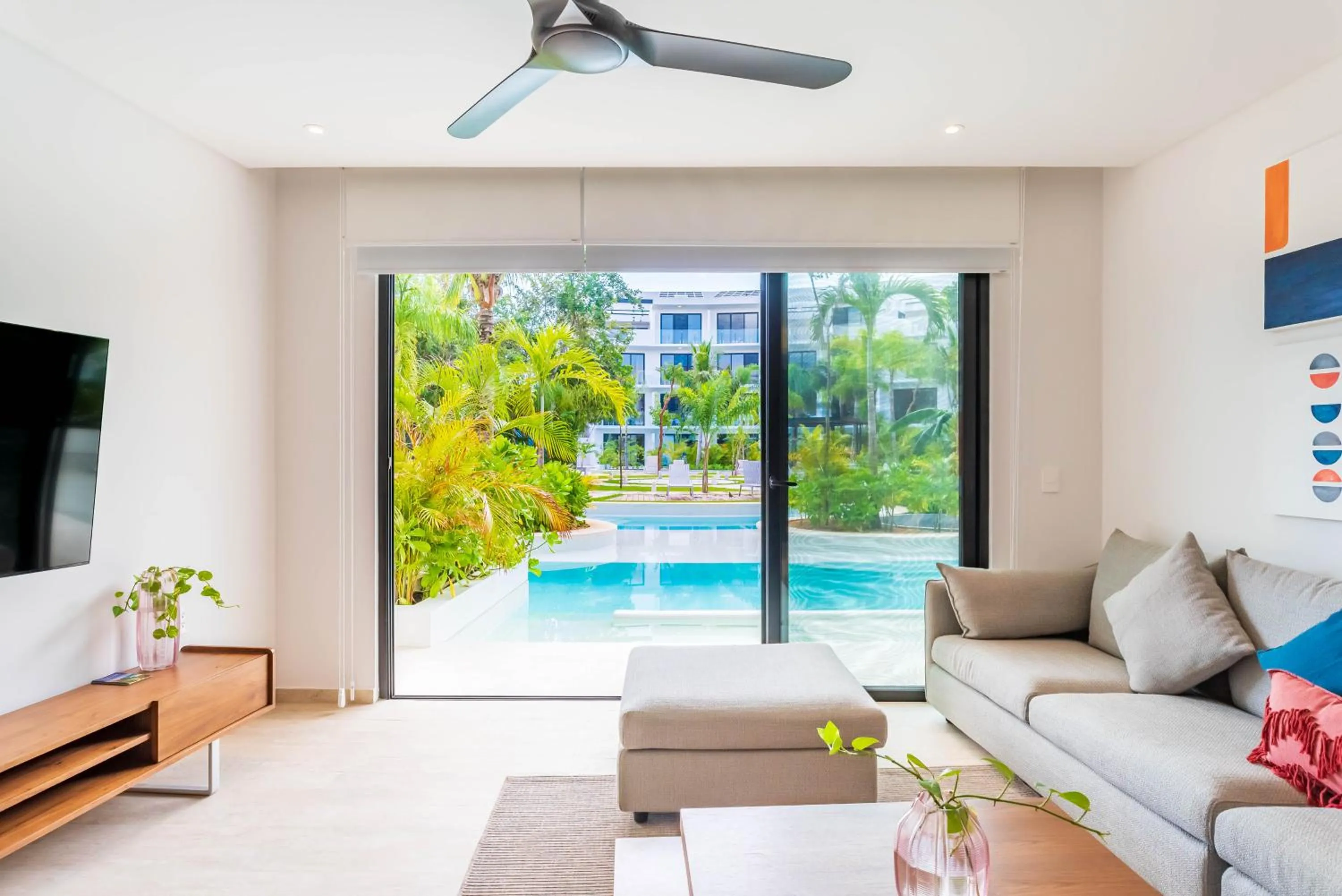 Living room in Central Park Lagunas by Sandy Powerful