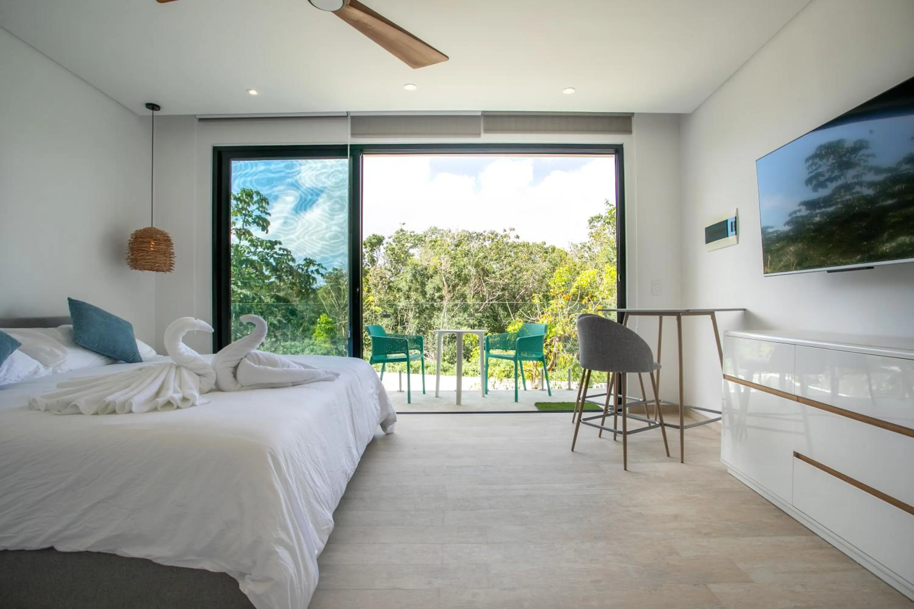 Bedroom, Bed in Central Park Lagunas by Sandy Powerful