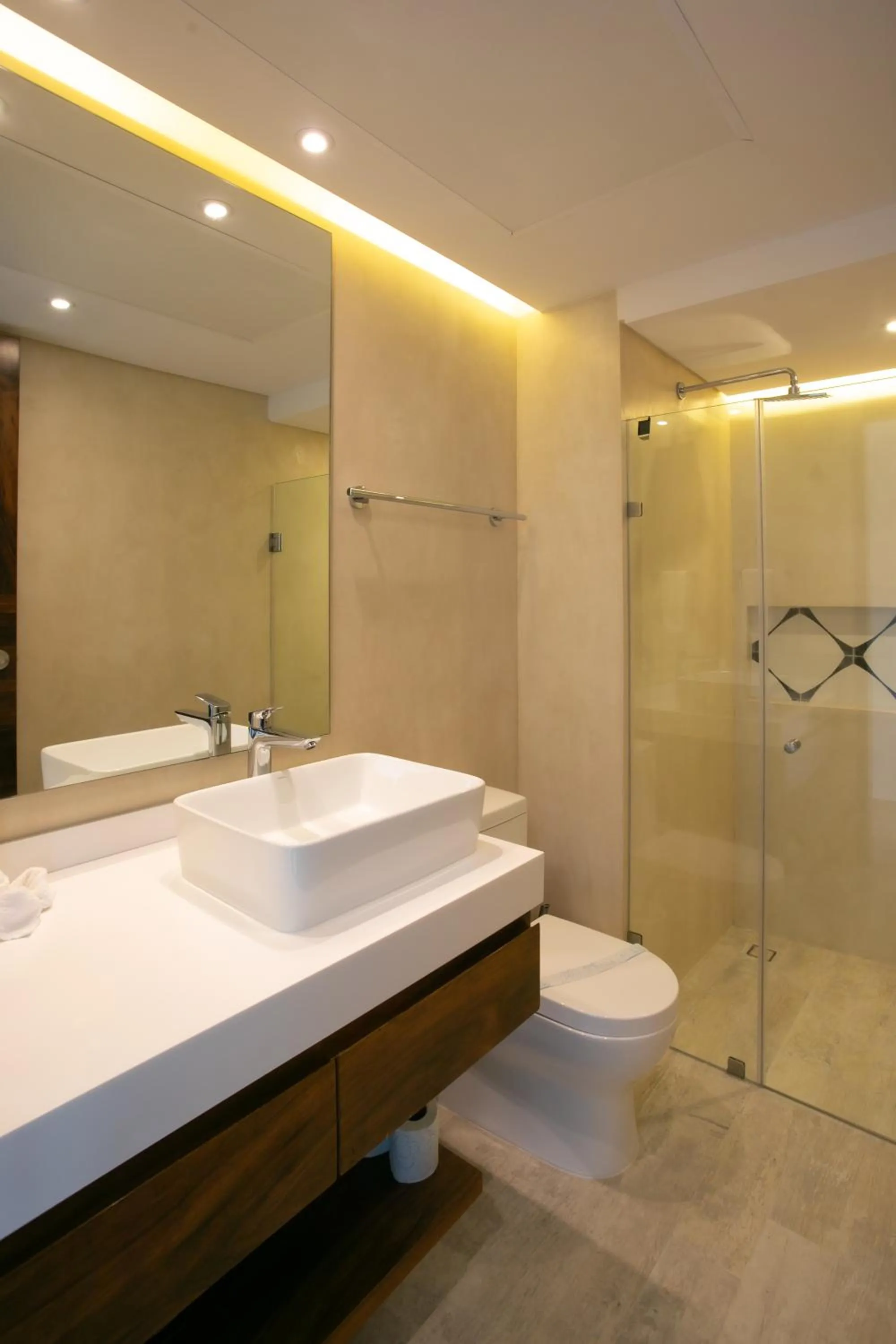 Toilet in Central Park Lagunas by Sandy Powerful