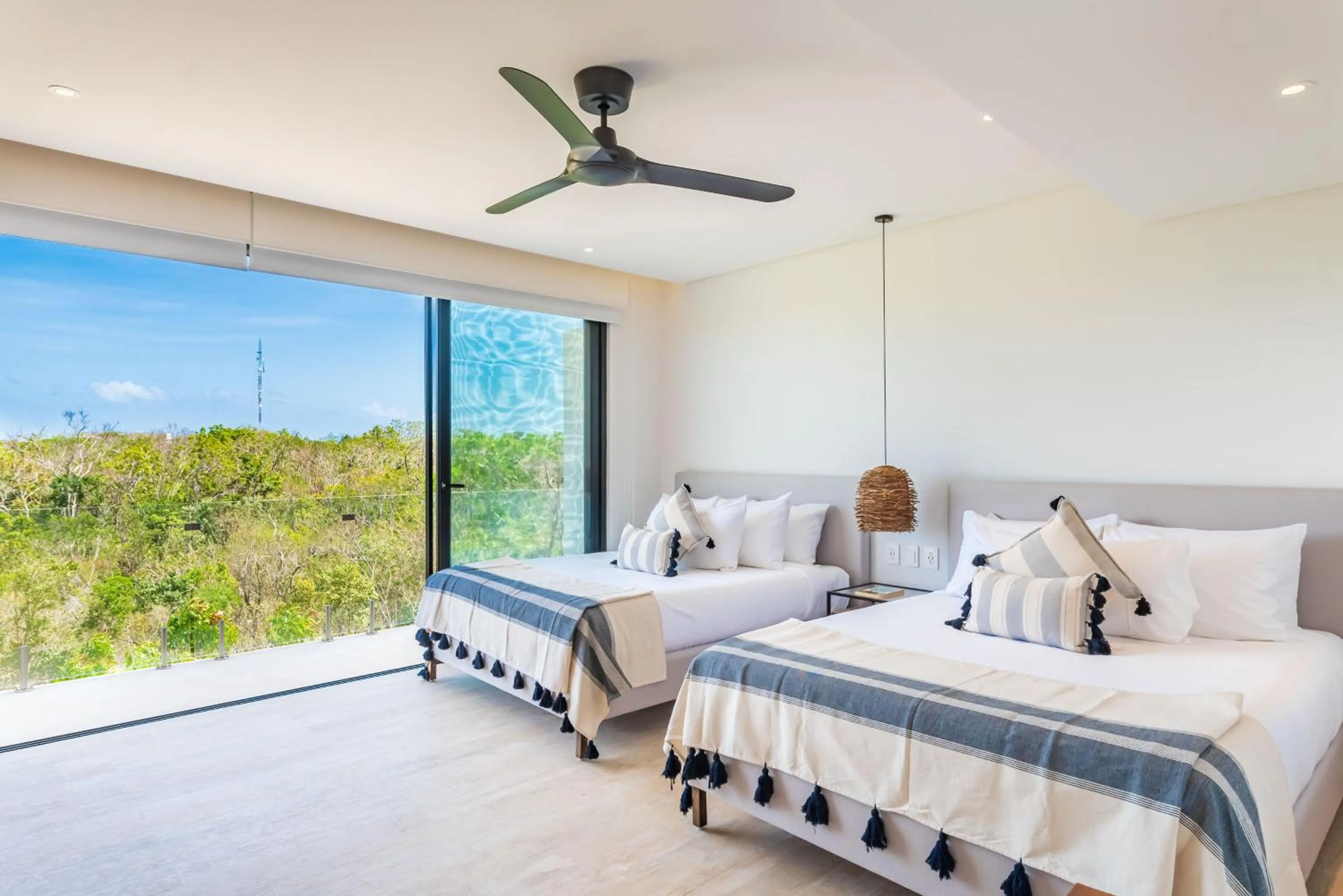 Bedroom, Bed in Central Park Lagunas by Sandy Powerful