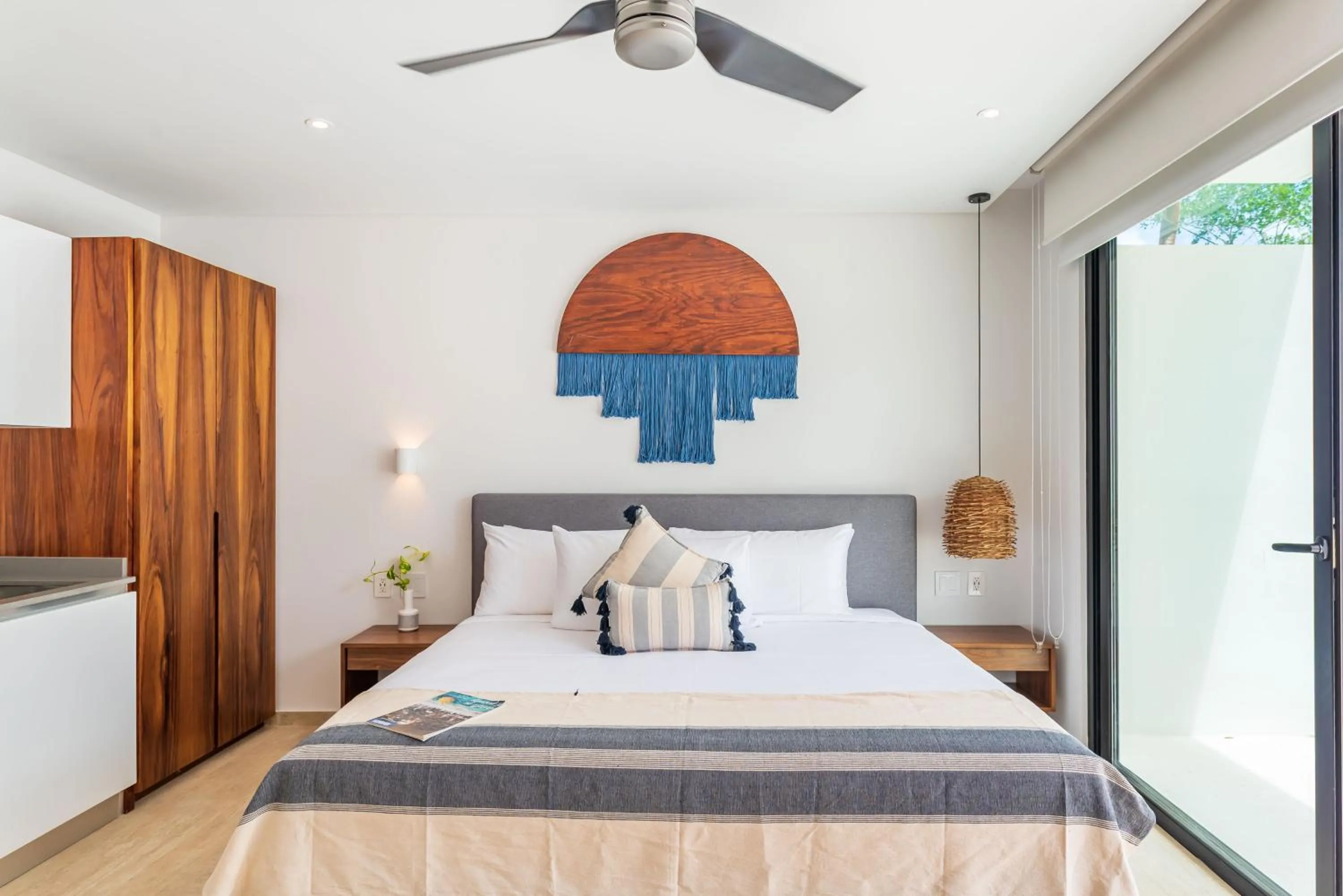 Bedroom, Bed in Central Park Lagunas by Sandy Powerful