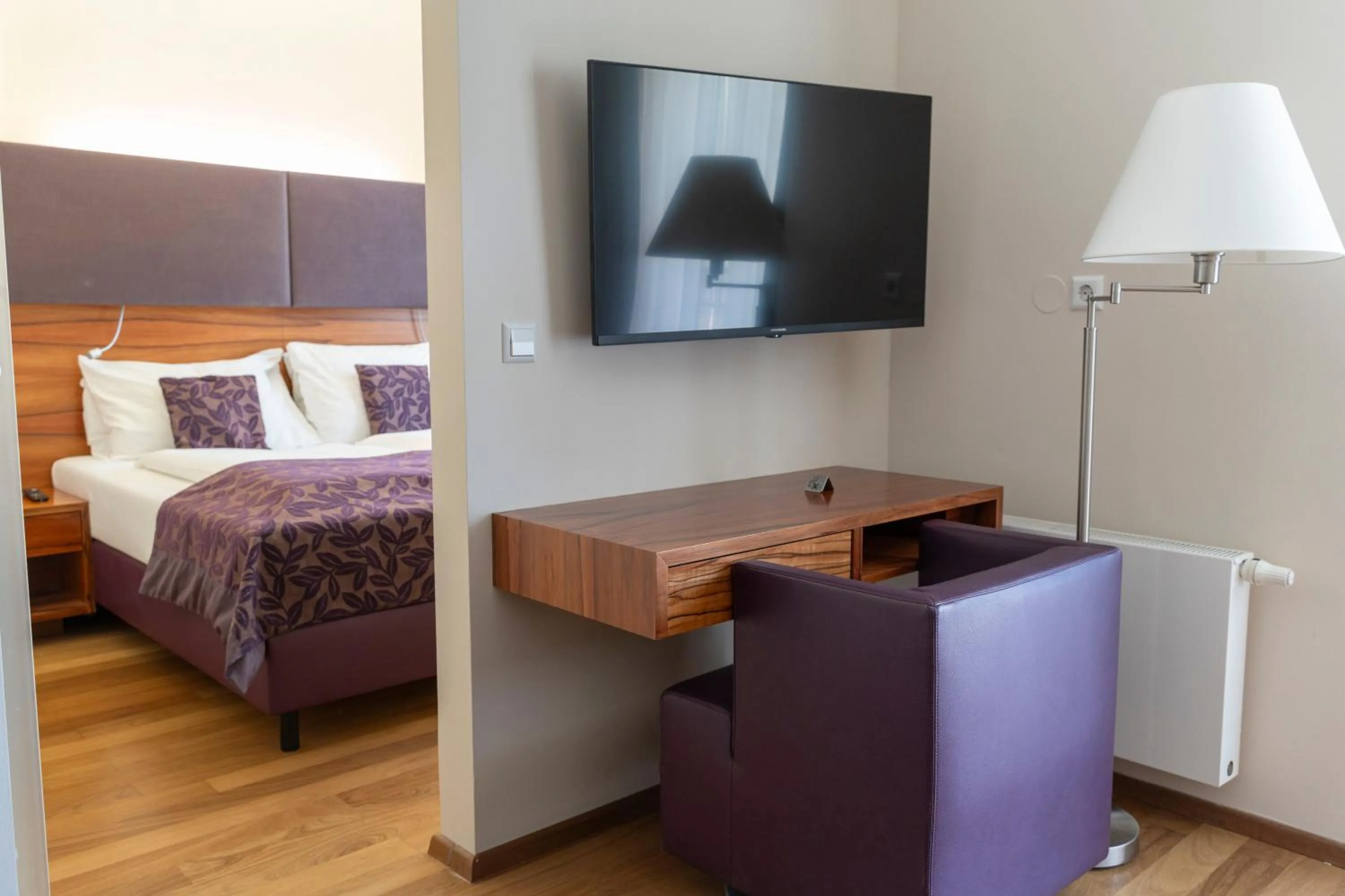 Bedroom, Bed in Pakat Suites