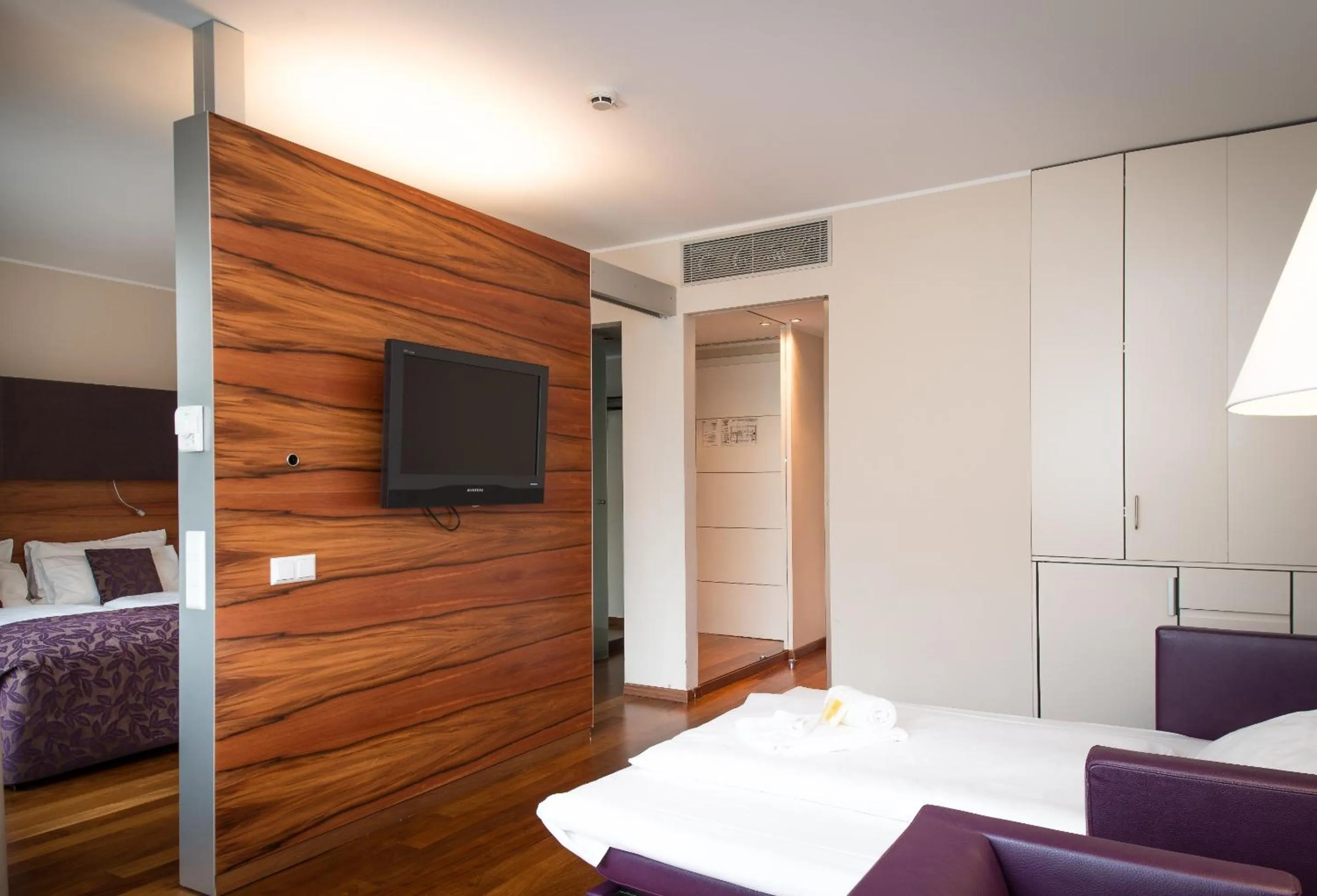 Bedroom, Bed in Pakat Suites