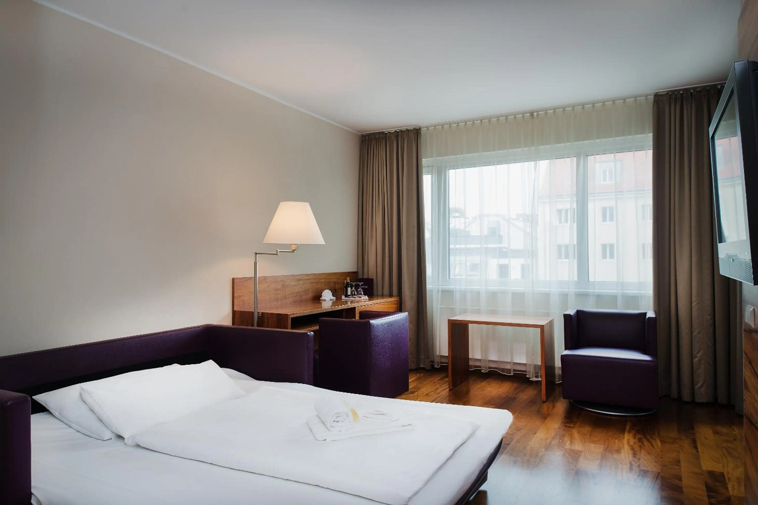 Bedroom, Bed in Pakat Suites