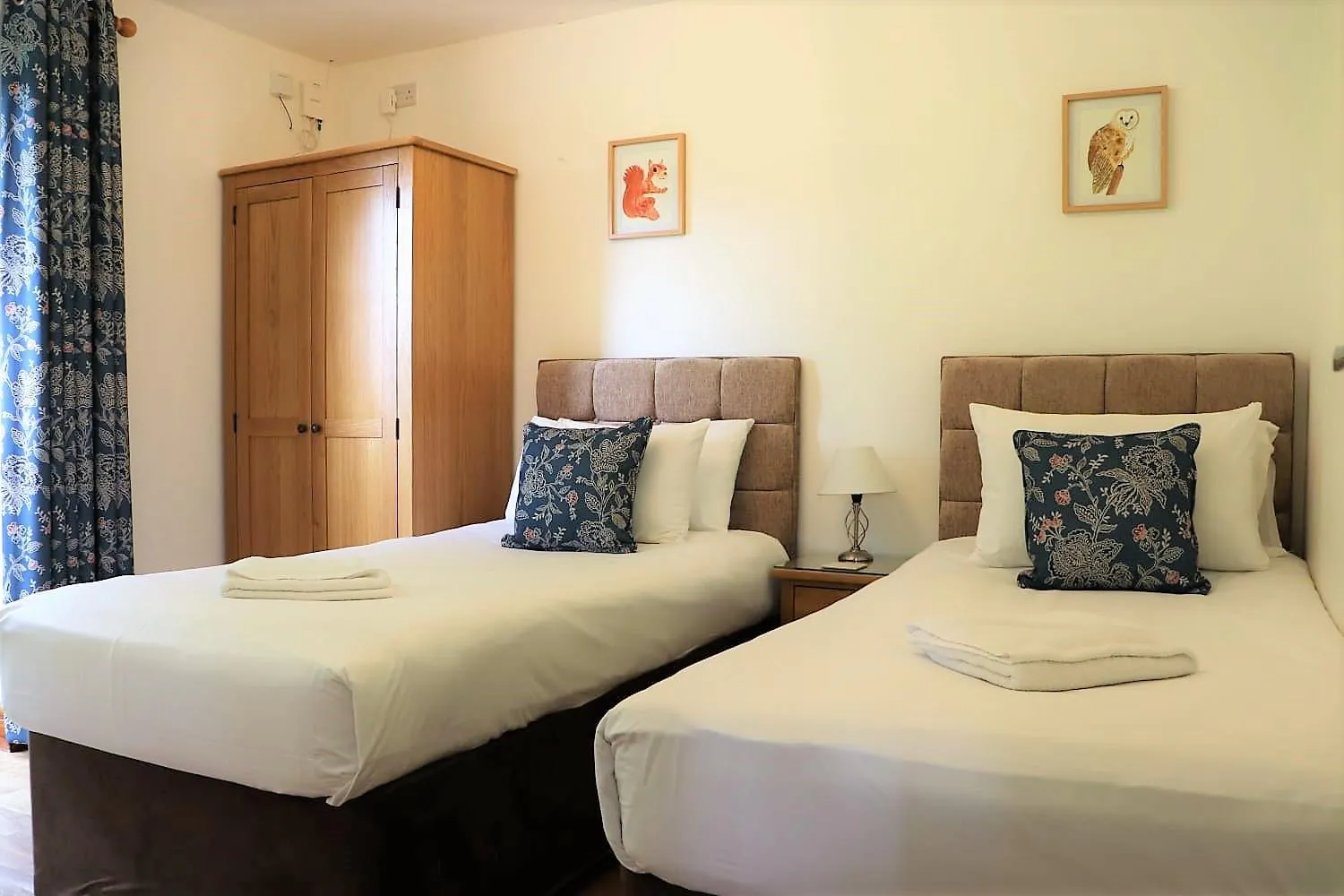 Photo of the whole room, Bed in Glyndley Manor Cottages