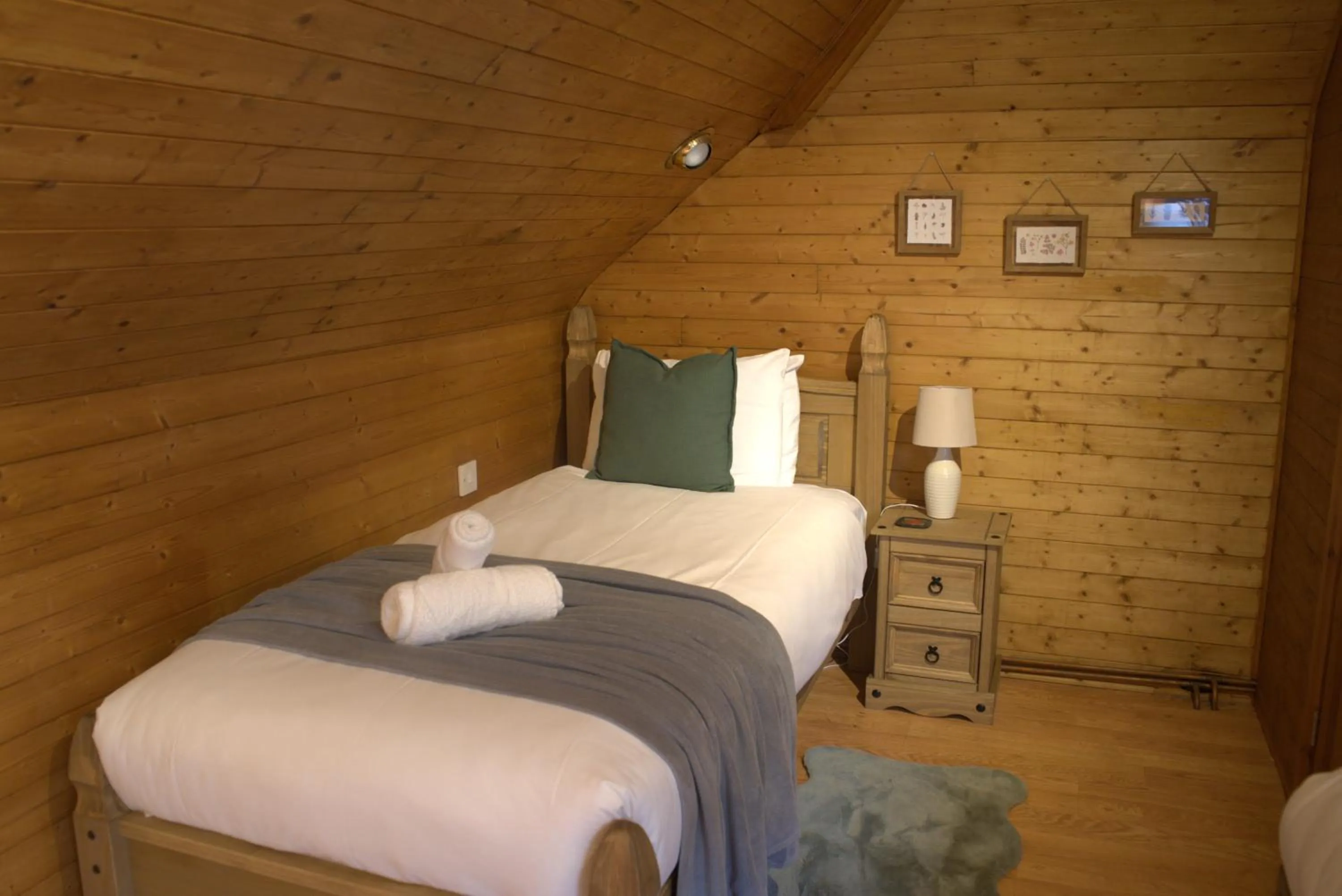 Bedroom, Bed in Glyndley Manor Cottages
