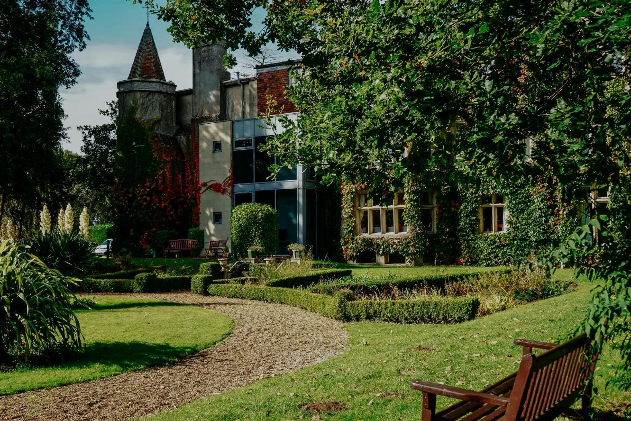 Property building in Glyndley Manor Cottages