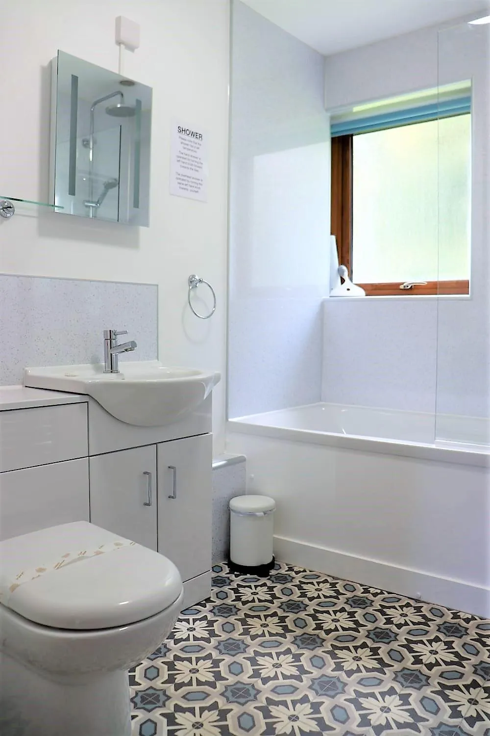 Bathroom in Glyndley Manor Cottages
