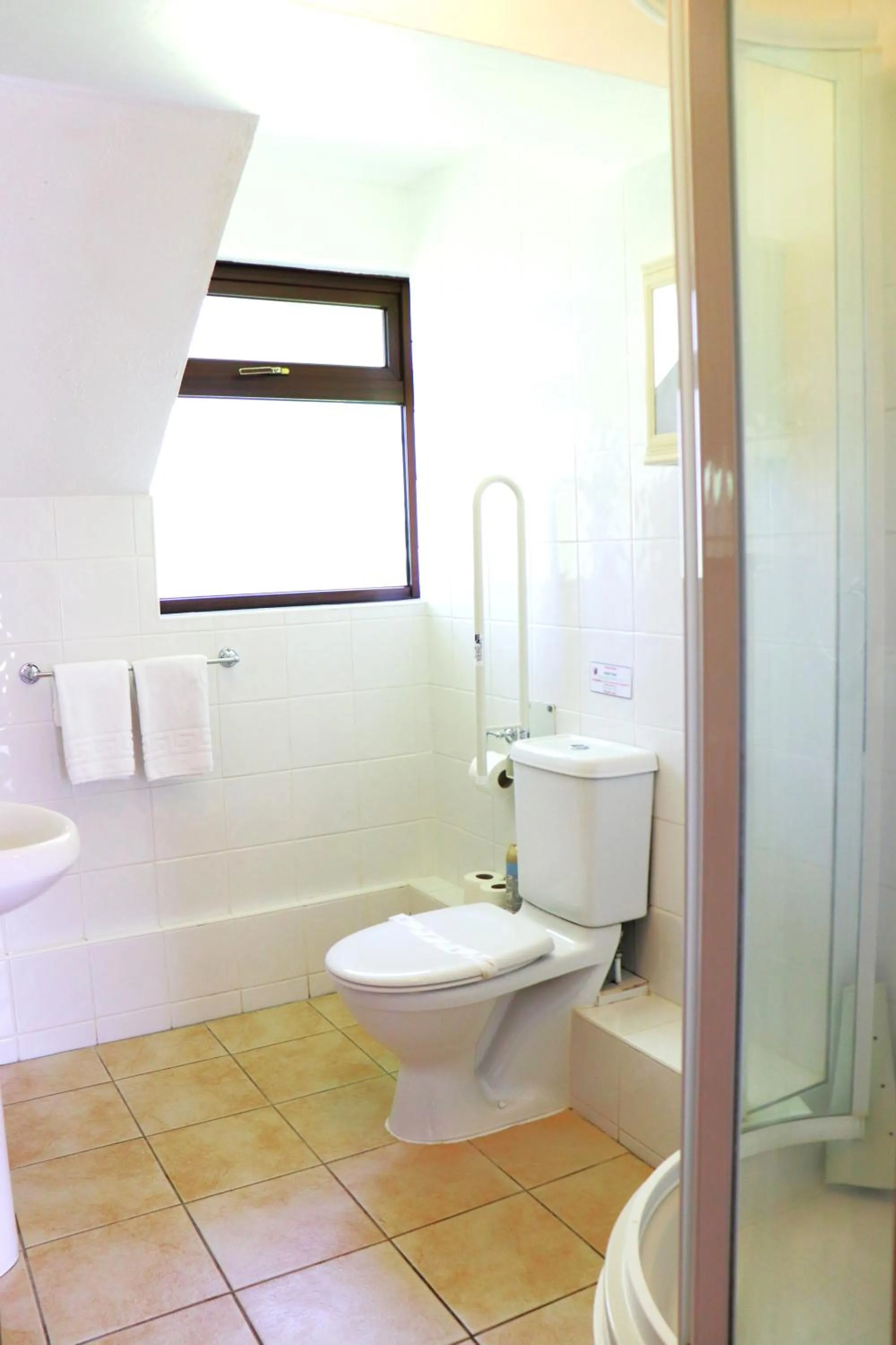 Shower in Glyndley Manor Cottages