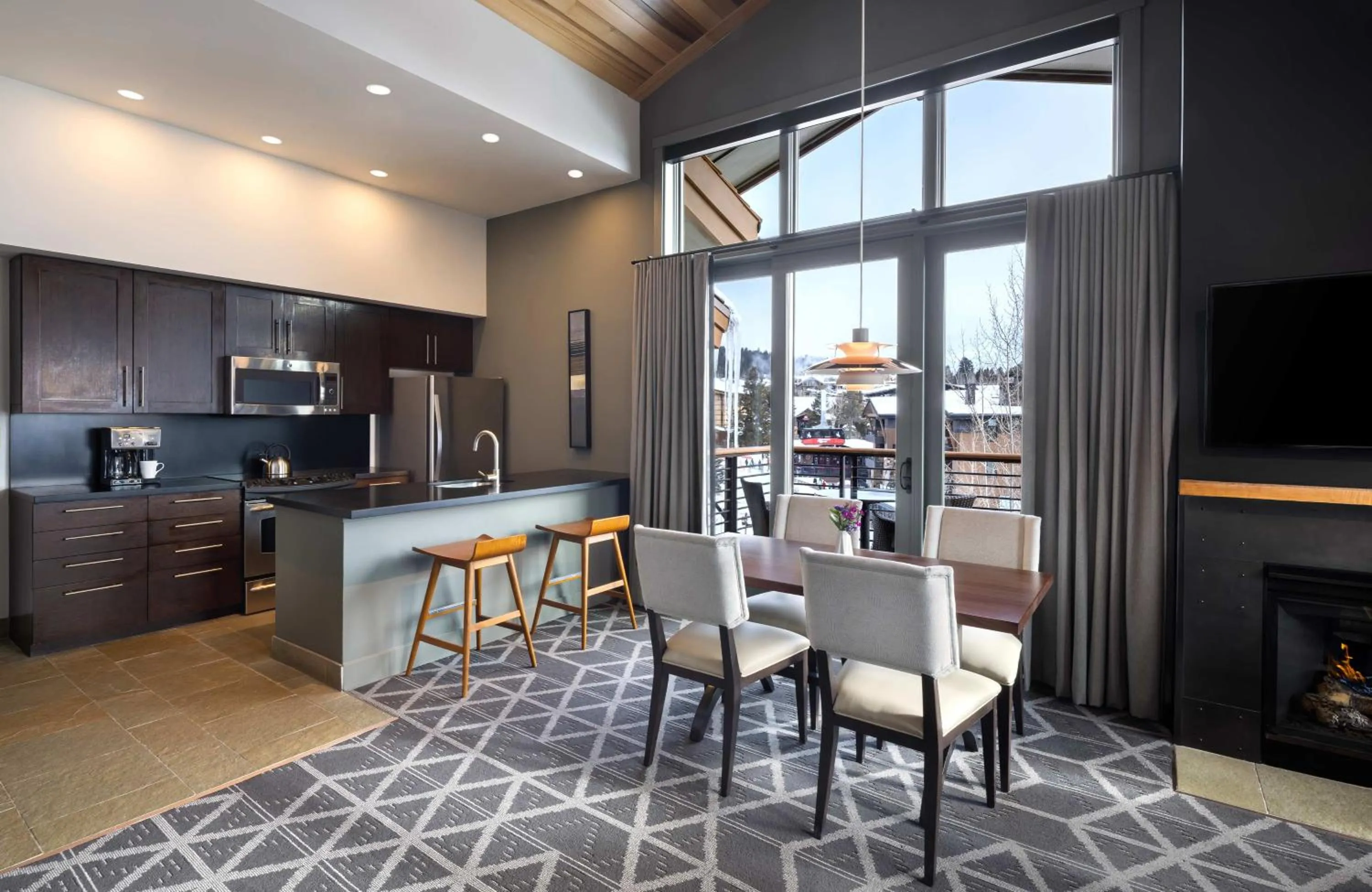 TV and multimedia in Hotel Terra Jackson Hole, a Noble House Resort