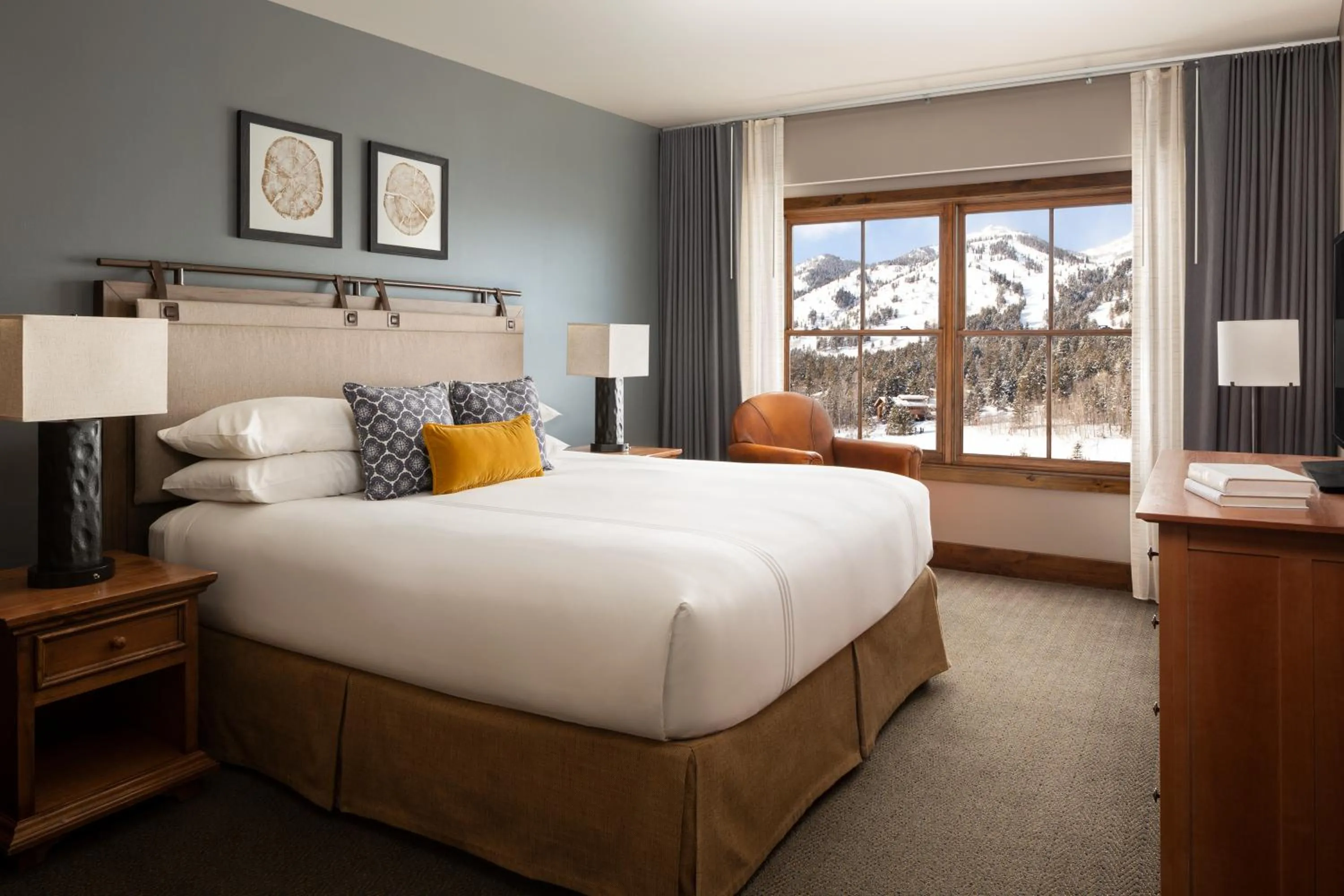 Bed in Teton Mountain Lodge and Spa, a Noble House Resort