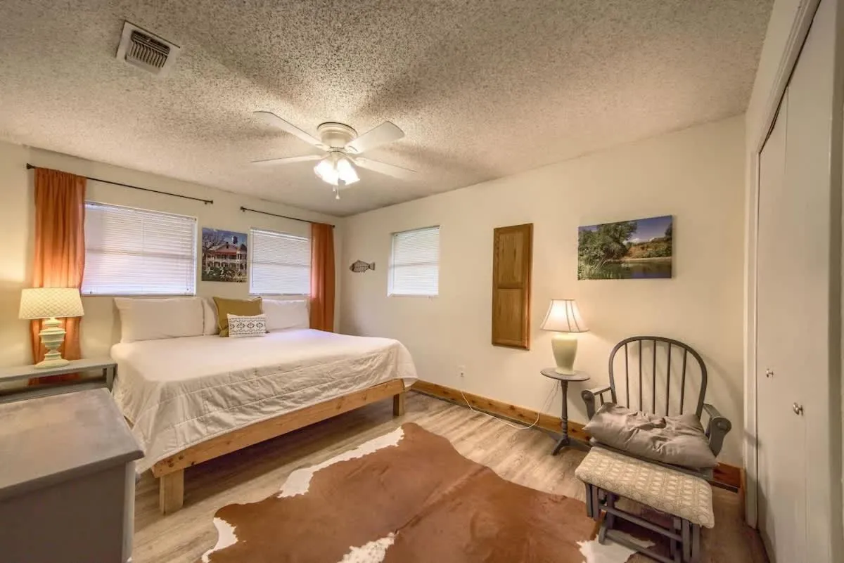 Bed in Texas River Haus LD 1683