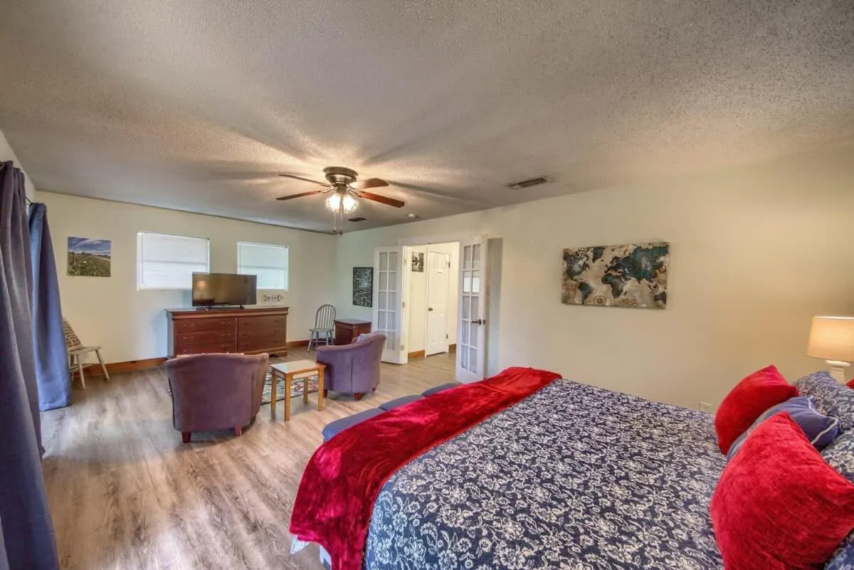 Bed in Texas River Haus LD 1683