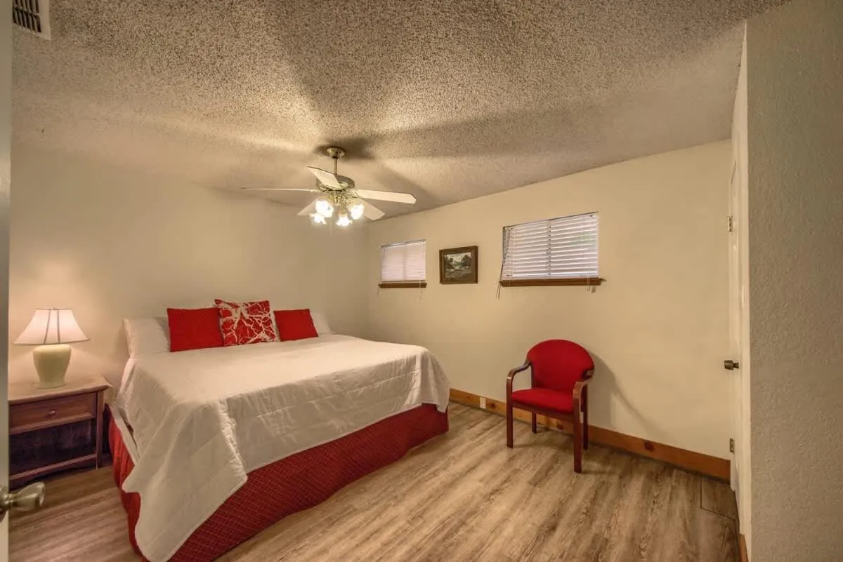Bed in Texas River Haus LD 1683