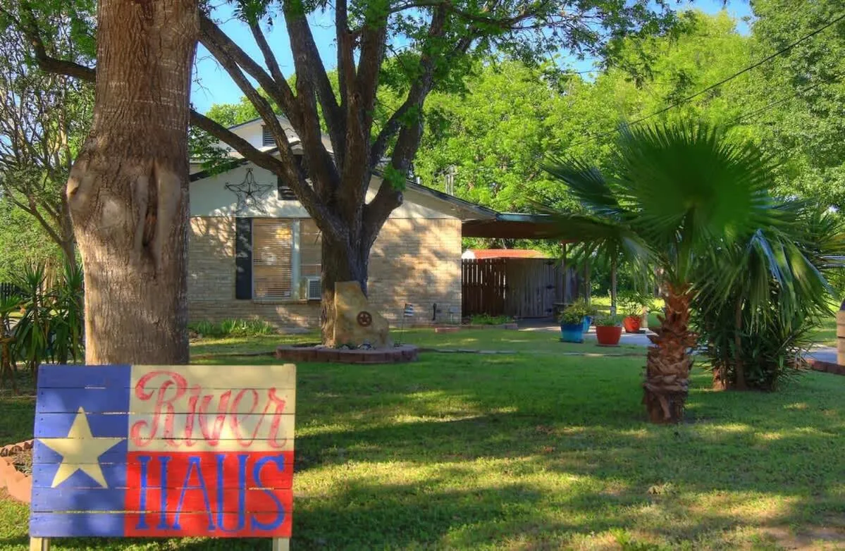 Texas River Haus LD 1683