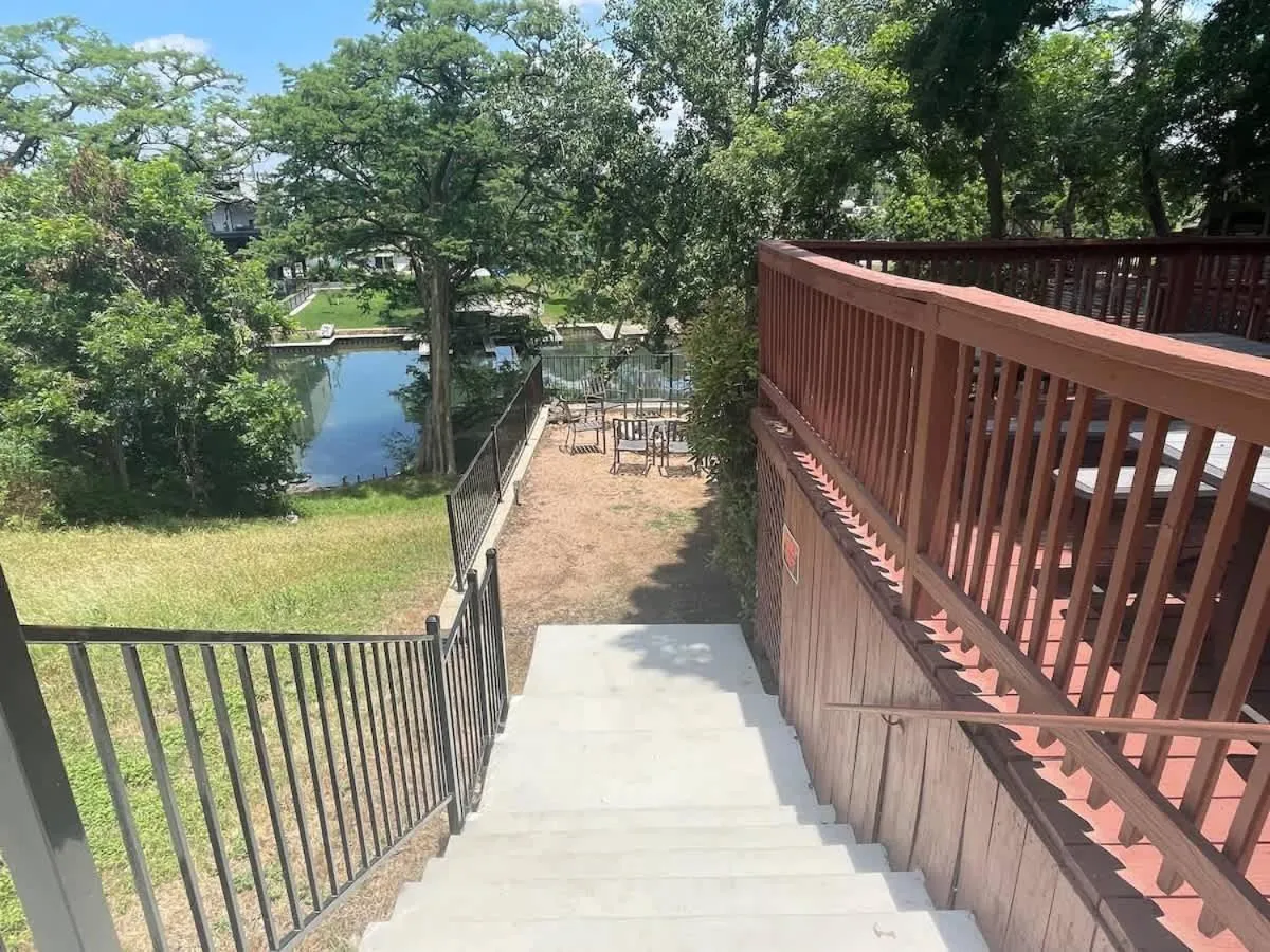 Texas River Haus LD 1683