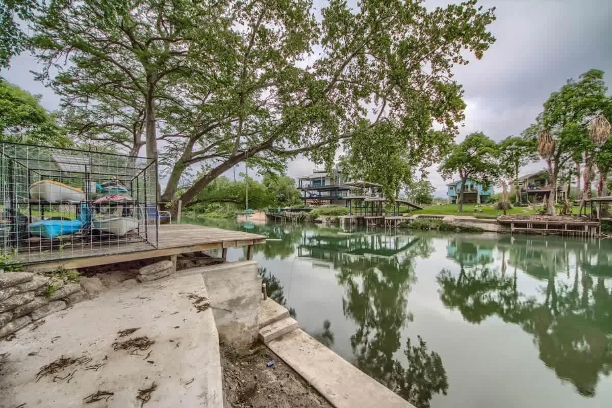 Texas River Haus LD 1683